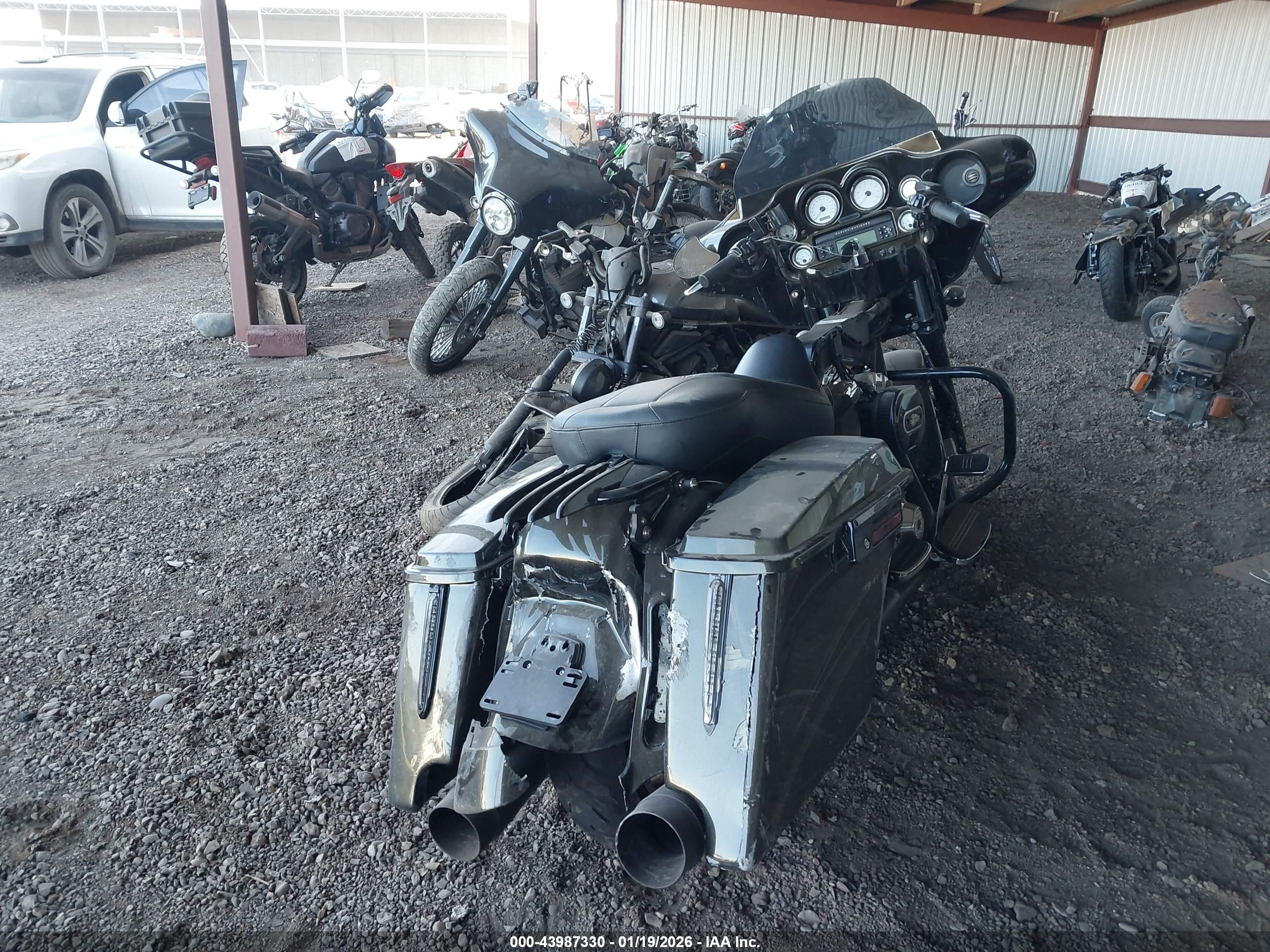 HARLEY-DAVIDSON FLHX image 4