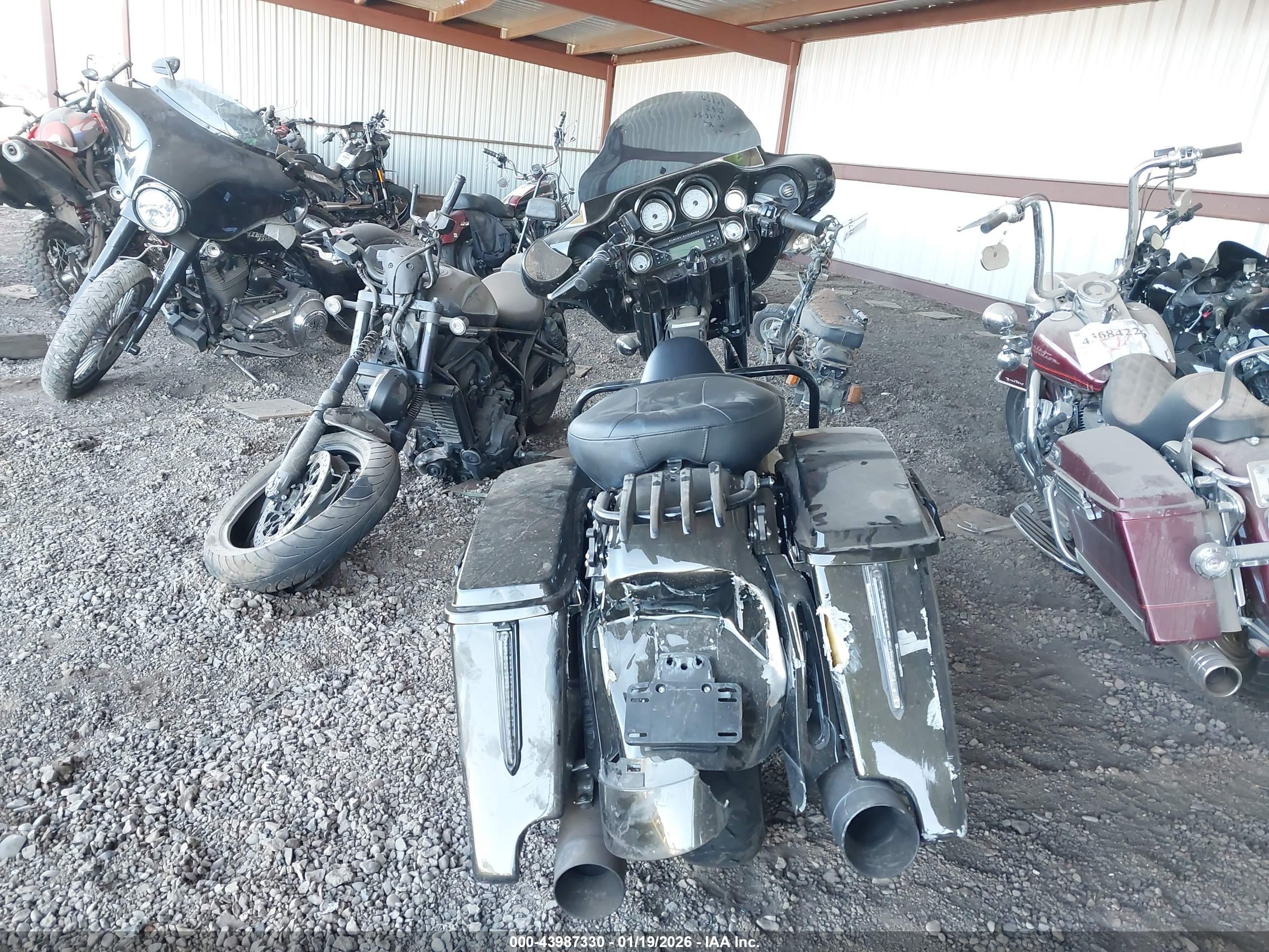 HARLEY-DAVIDSON FLHX image 6