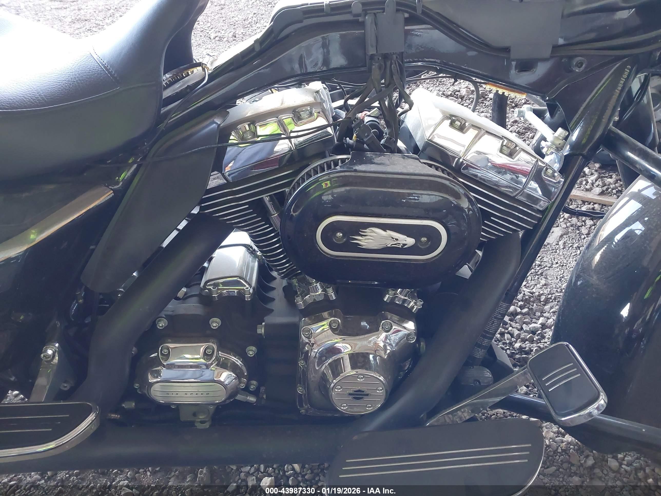 HARLEY-DAVIDSON FLHX image 8