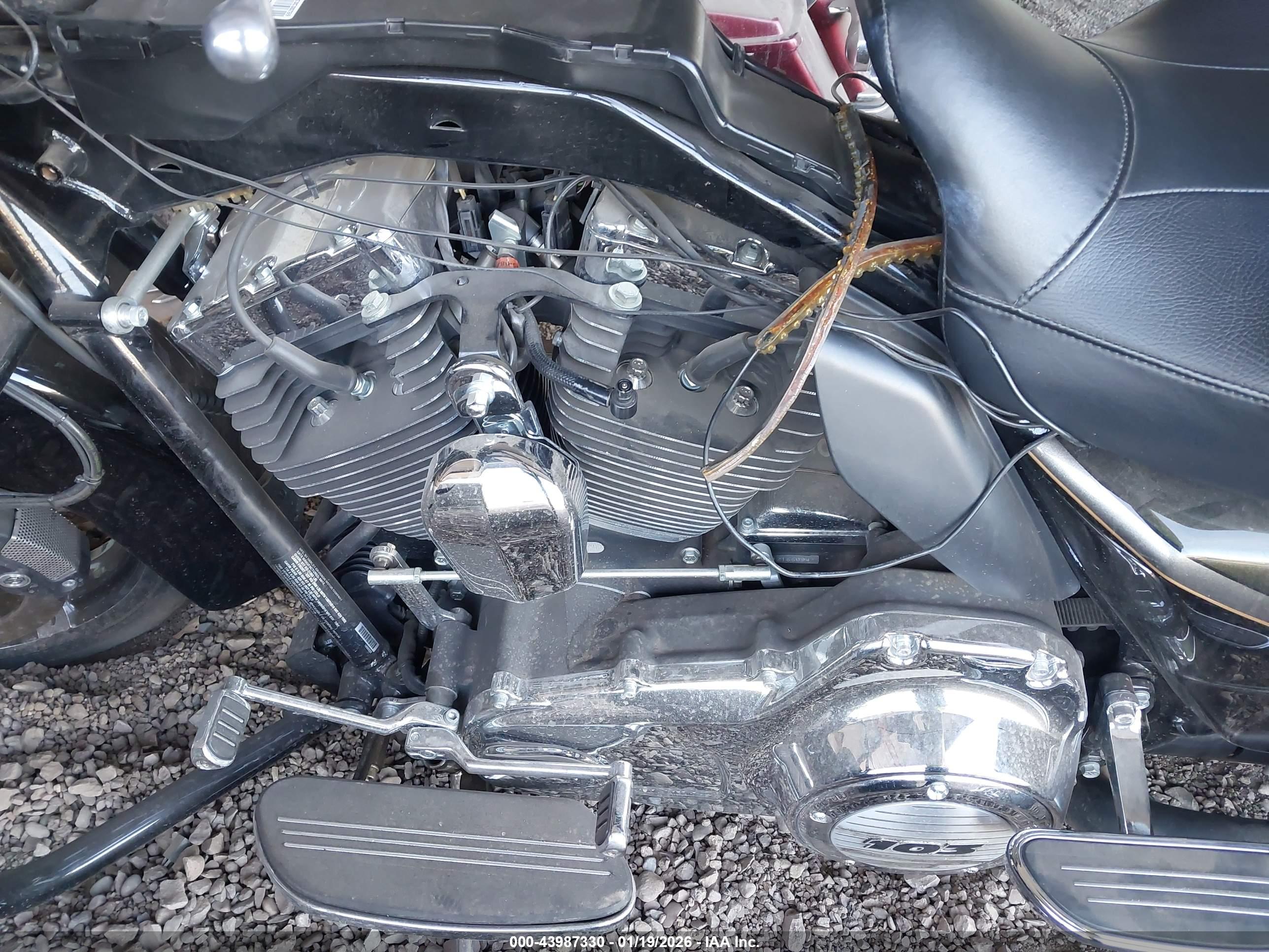 HARLEY-DAVIDSON FLHX image 9