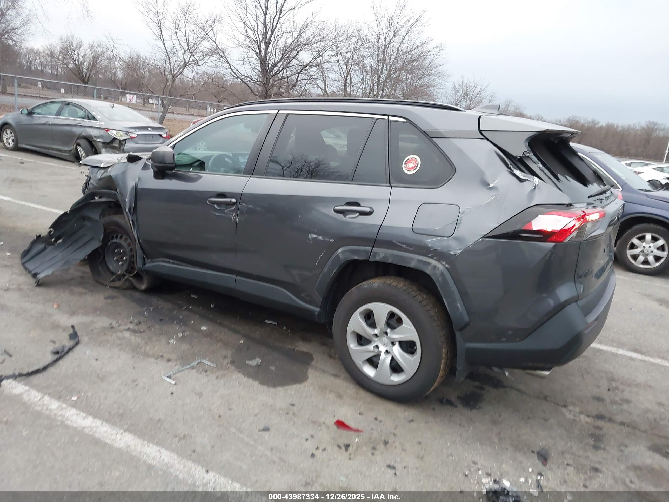 TOYOTA RAV4 image 3