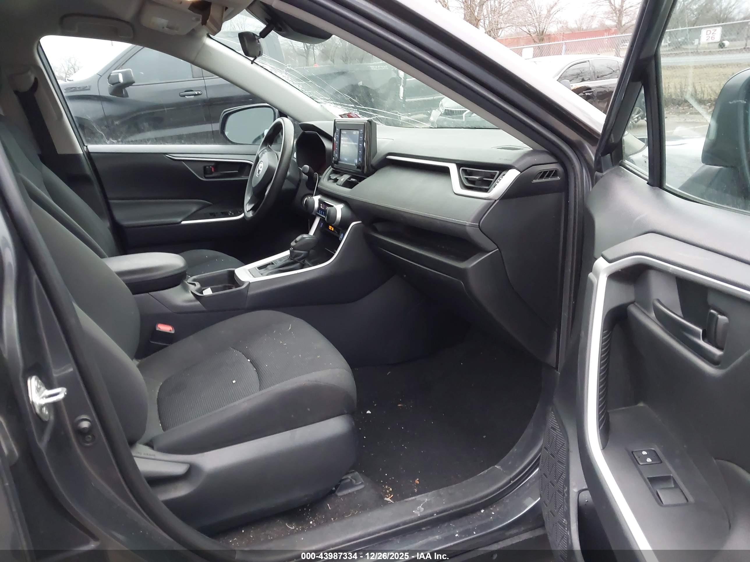 TOYOTA RAV4 image 5