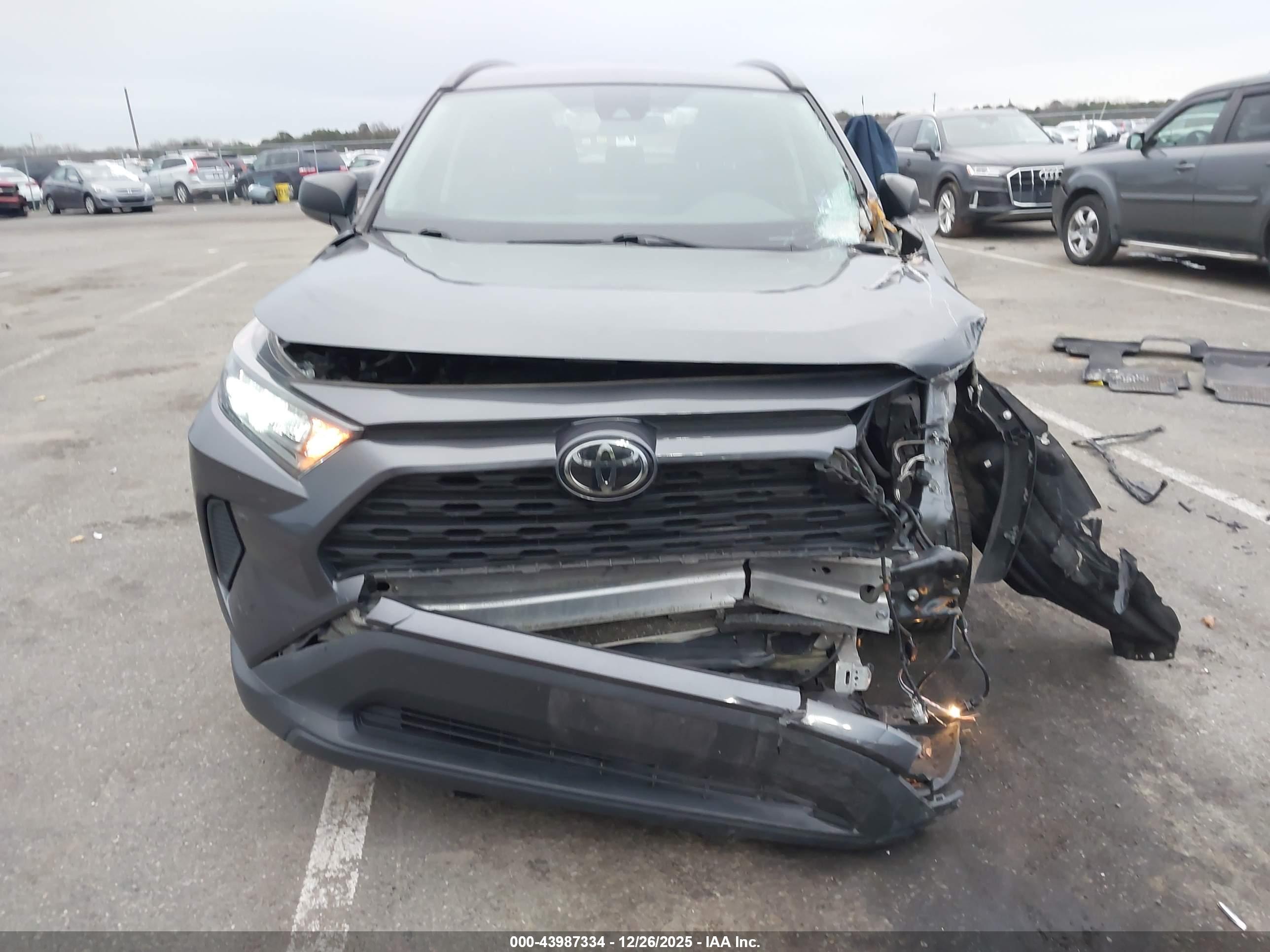 TOYOTA RAV4 image 6