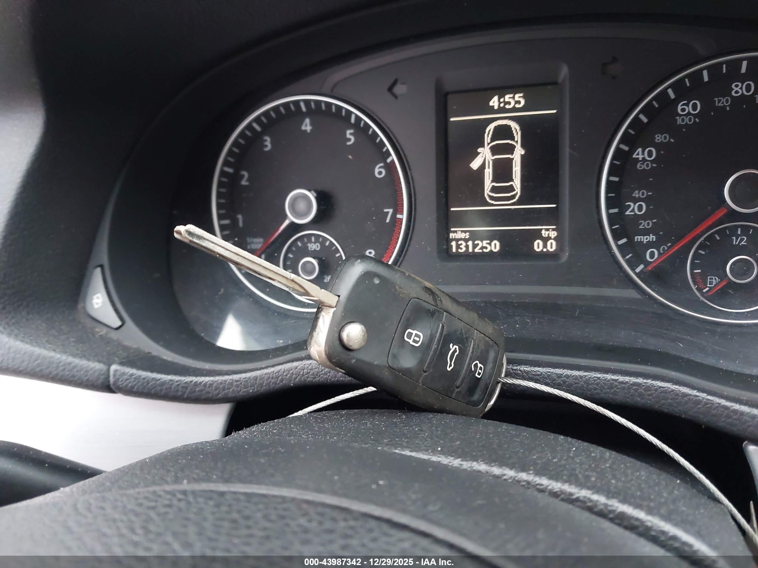 VOLKSWAGEN PASSAT image 11