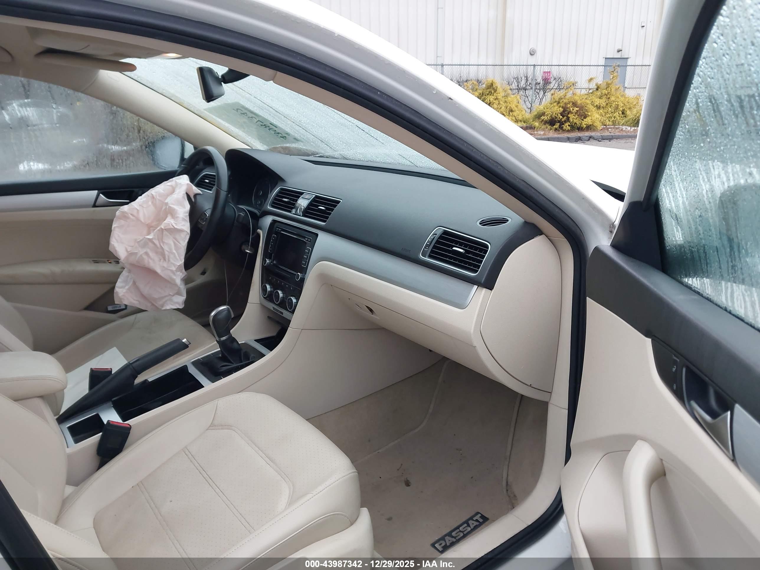 VOLKSWAGEN PASSAT image 5