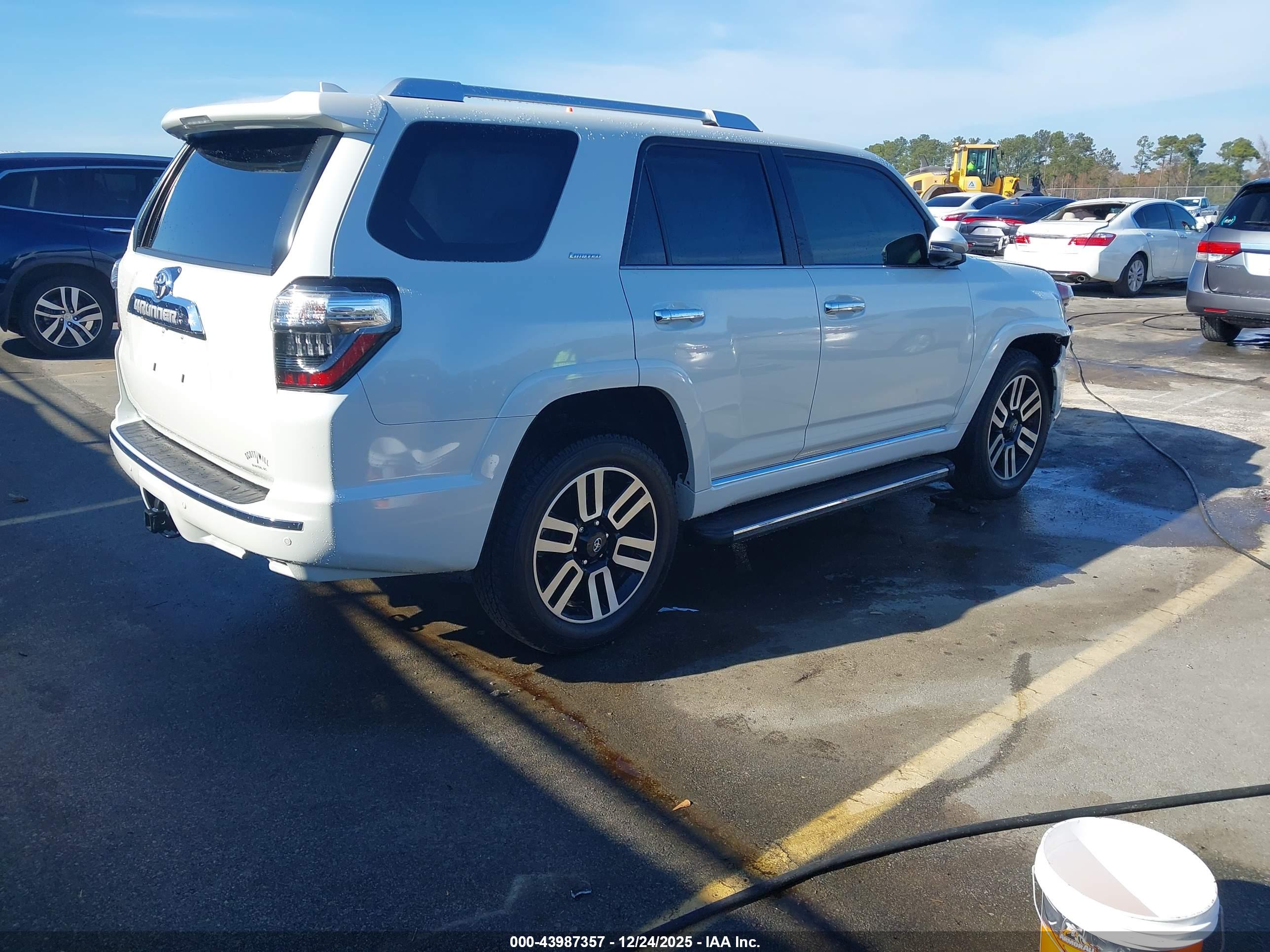 TOYOTA 4RUNNER image 4