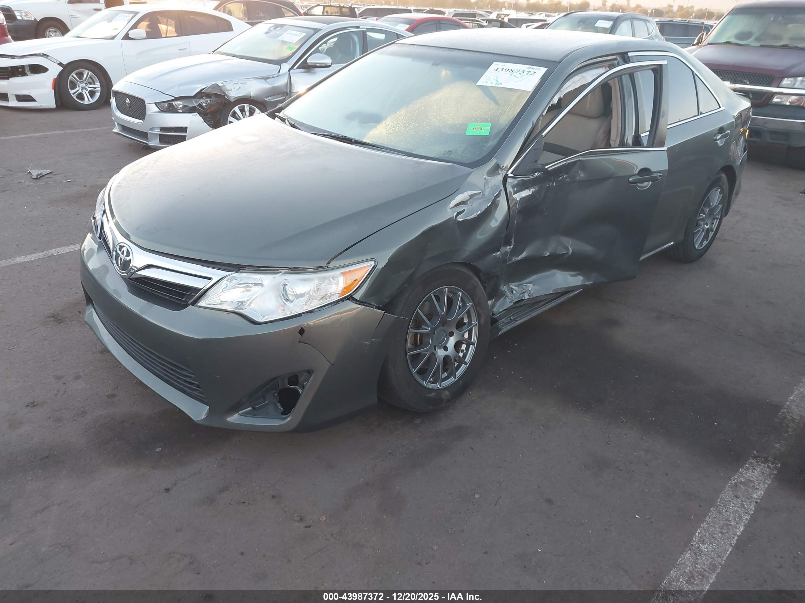 TOYOTA CAMRY image 2