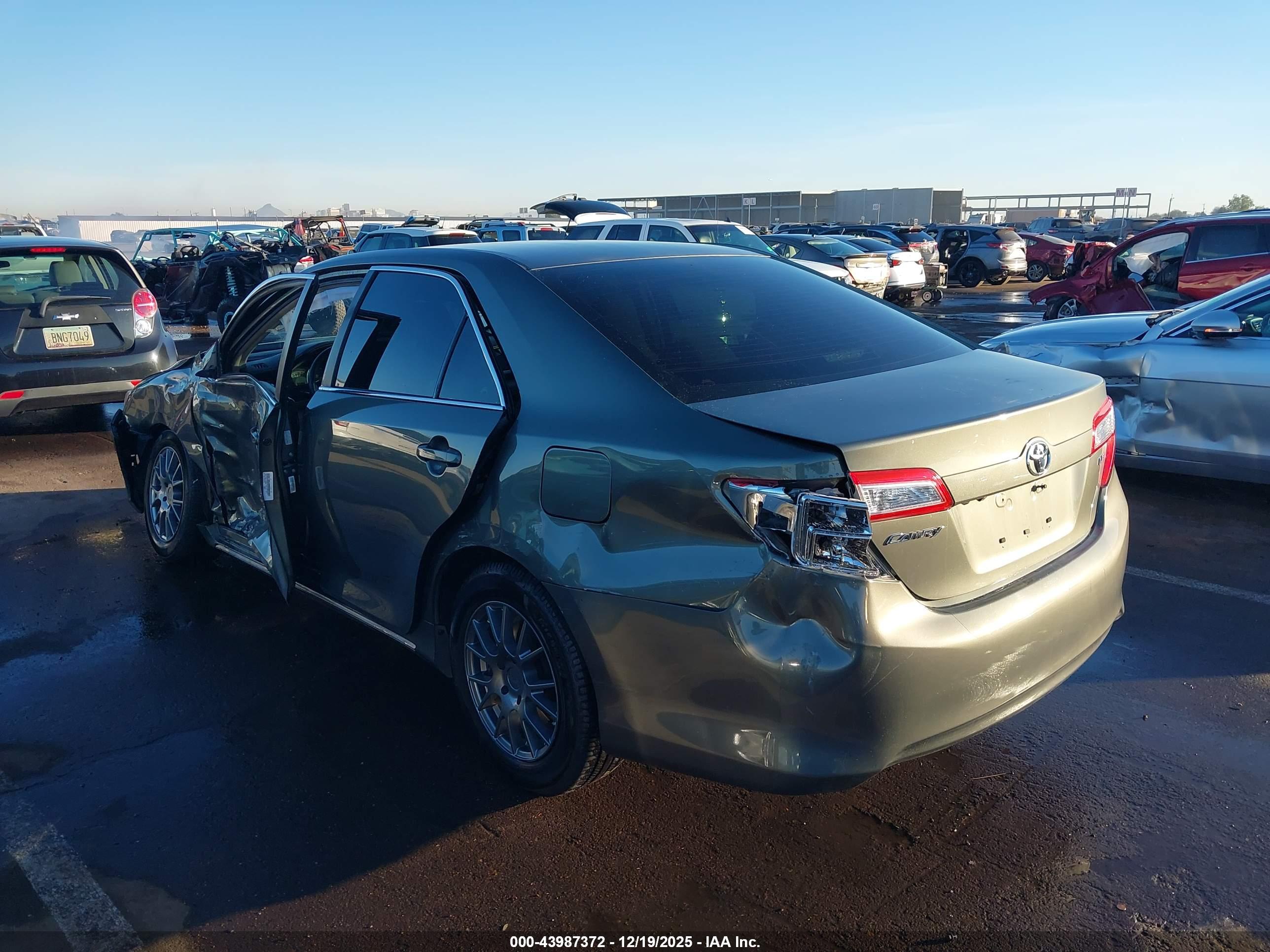 TOYOTA CAMRY image 3