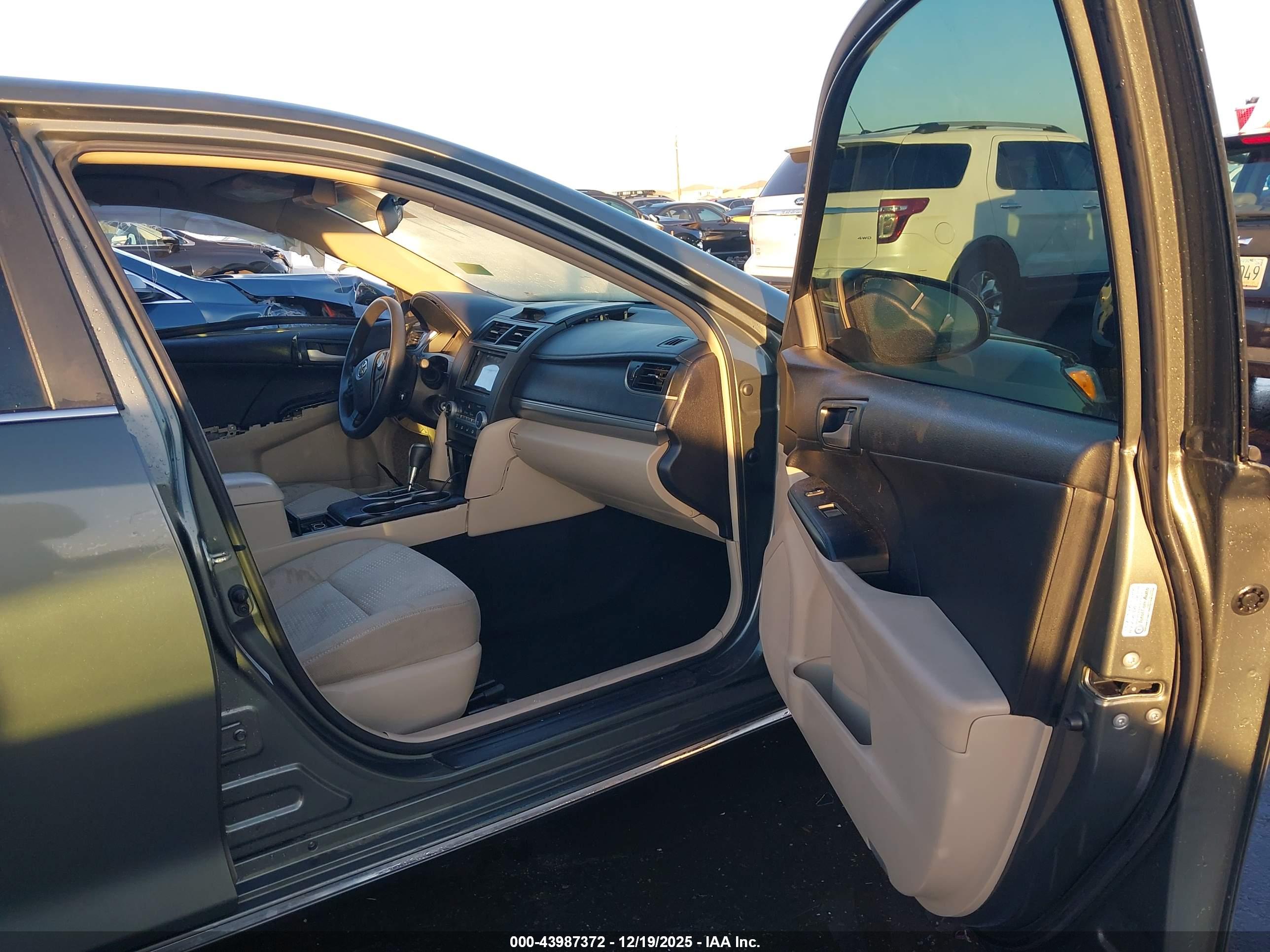 TOYOTA CAMRY image 5