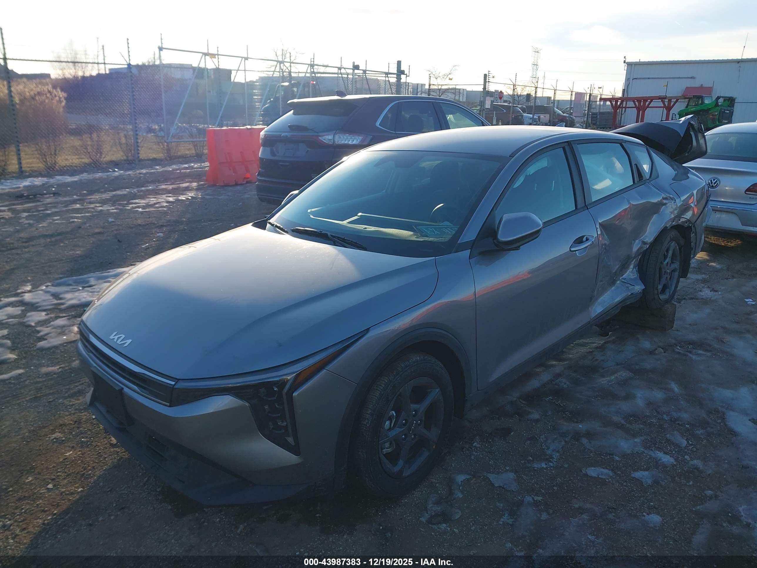 KIA K4 image 2