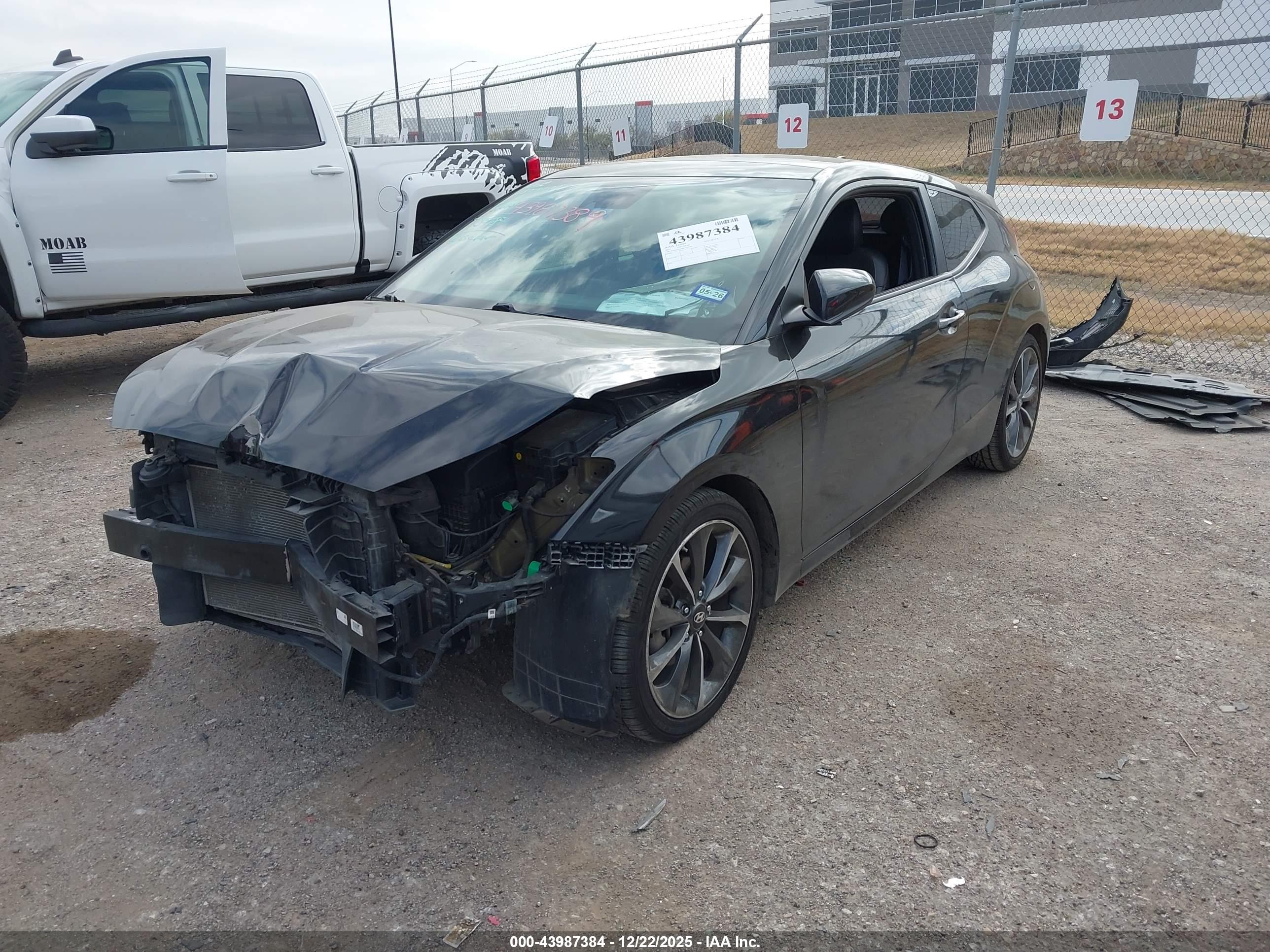 HYUNDAI VELOSTER image 2