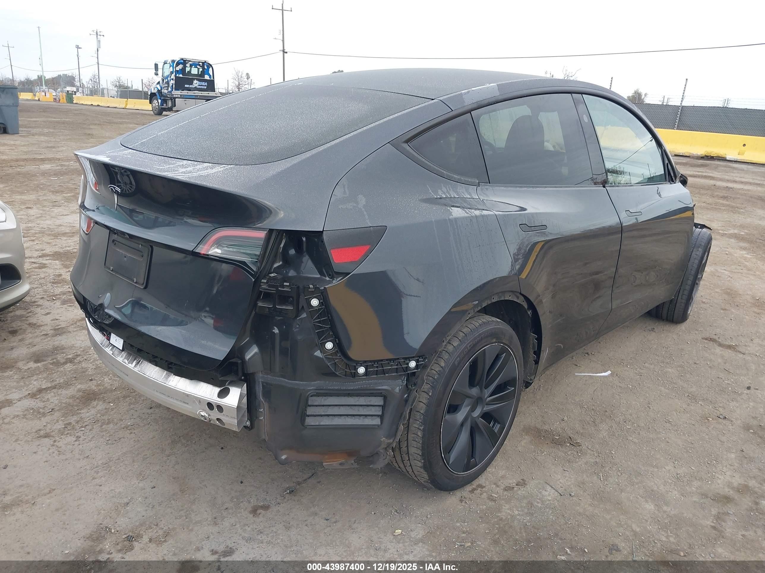 TESLA MODEL image 4
