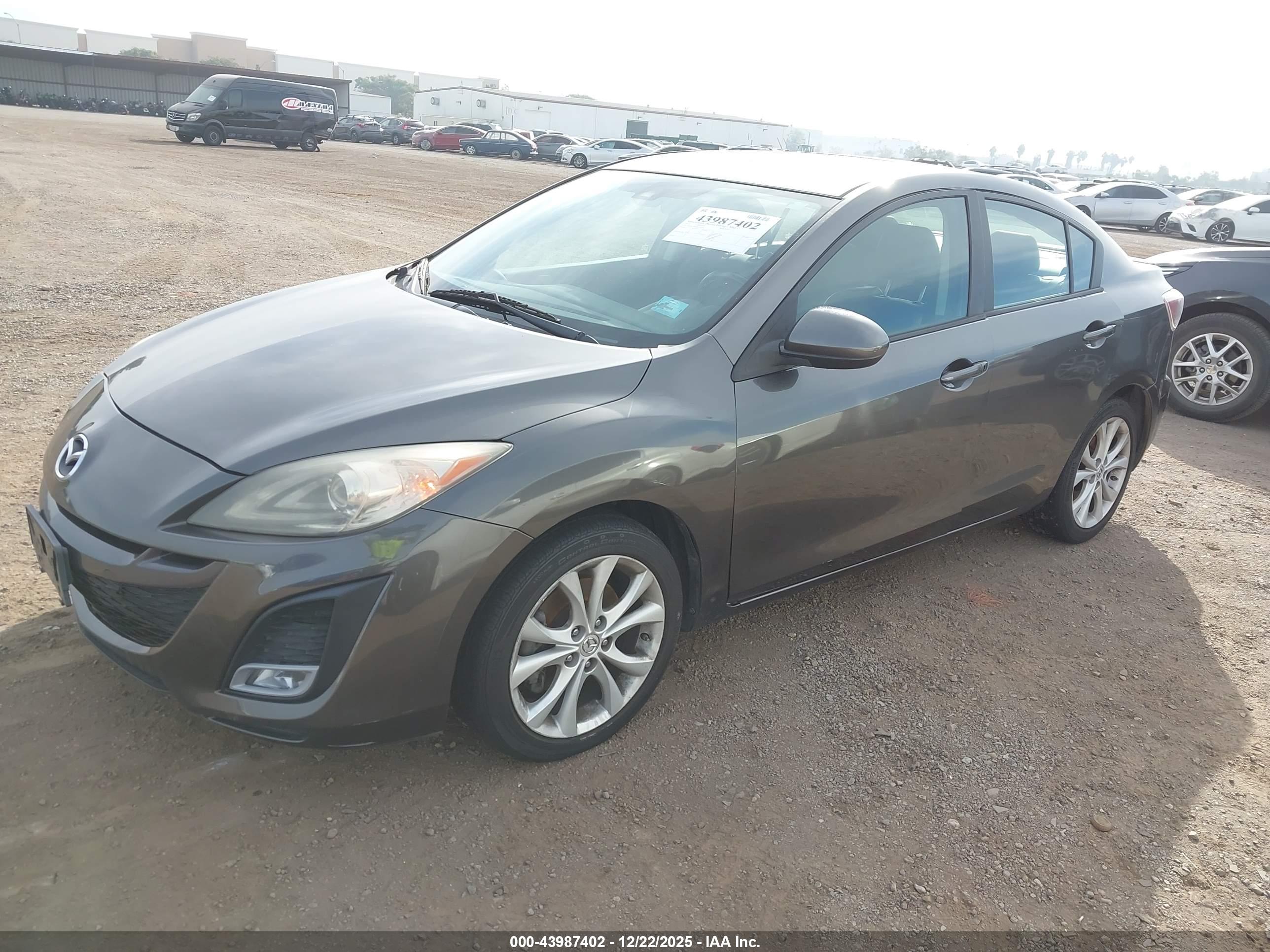 MAZDA MAZDA3 image 2