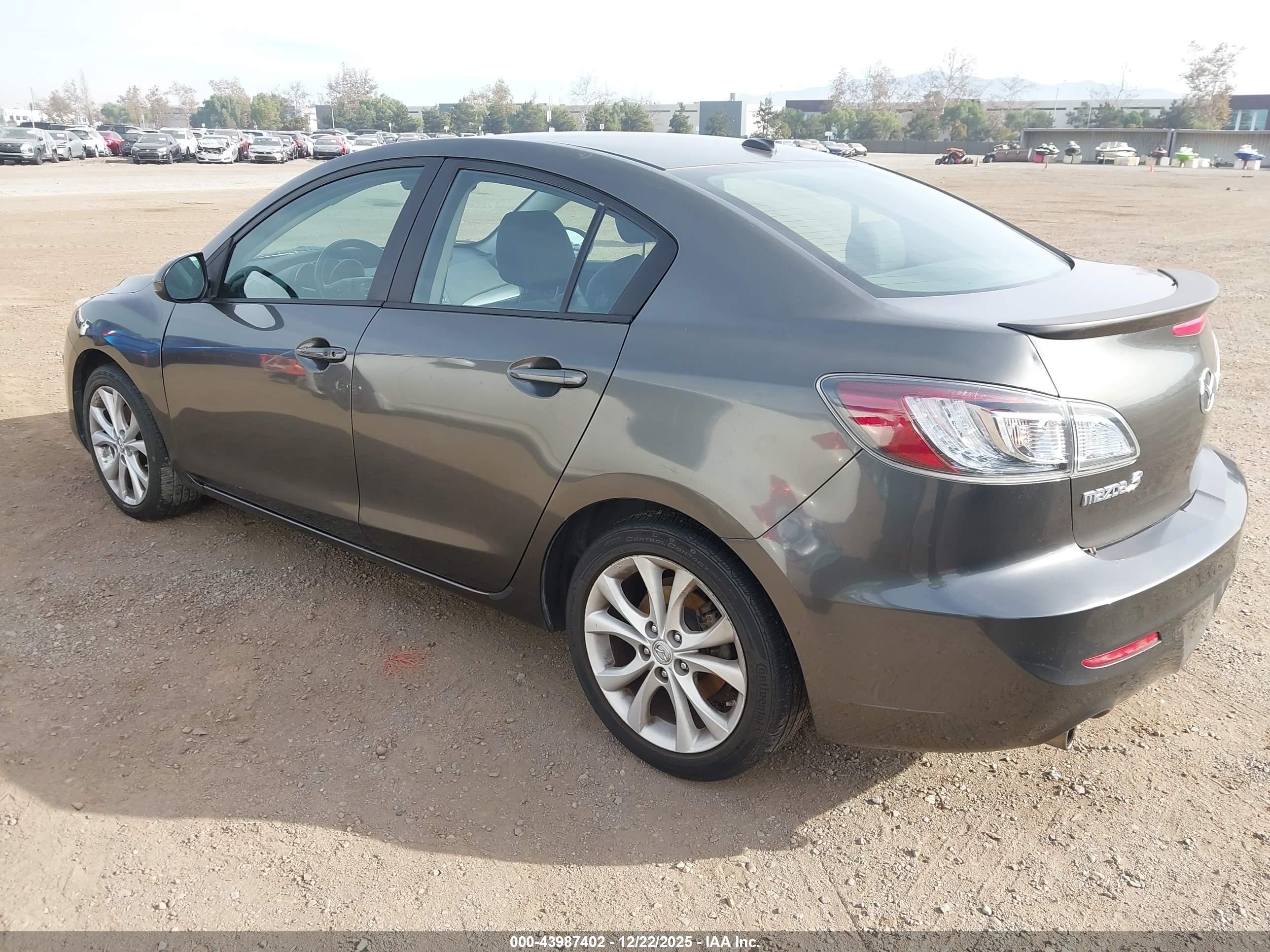 MAZDA MAZDA3 image 3