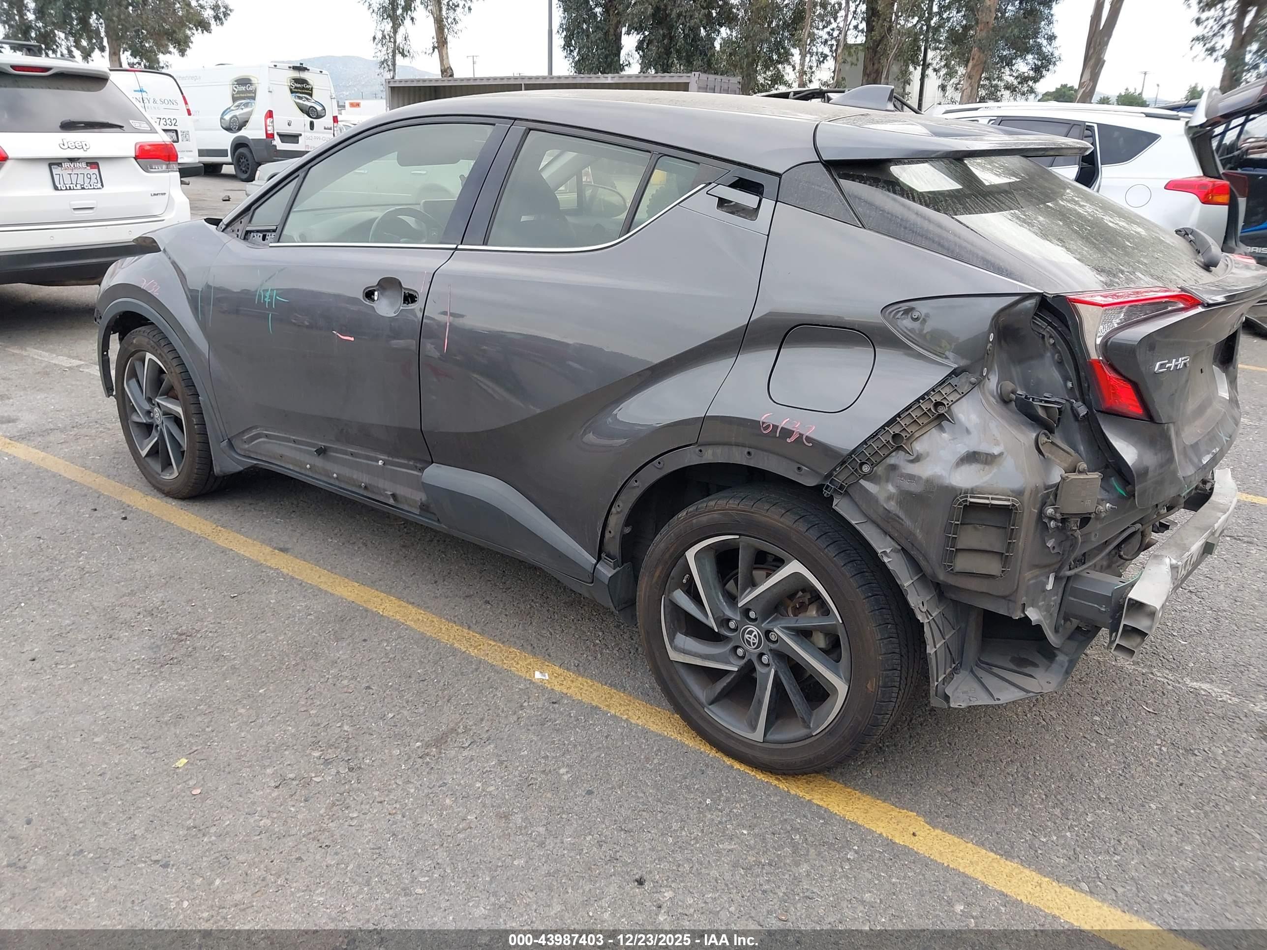 TOYOTA C-HR image 3