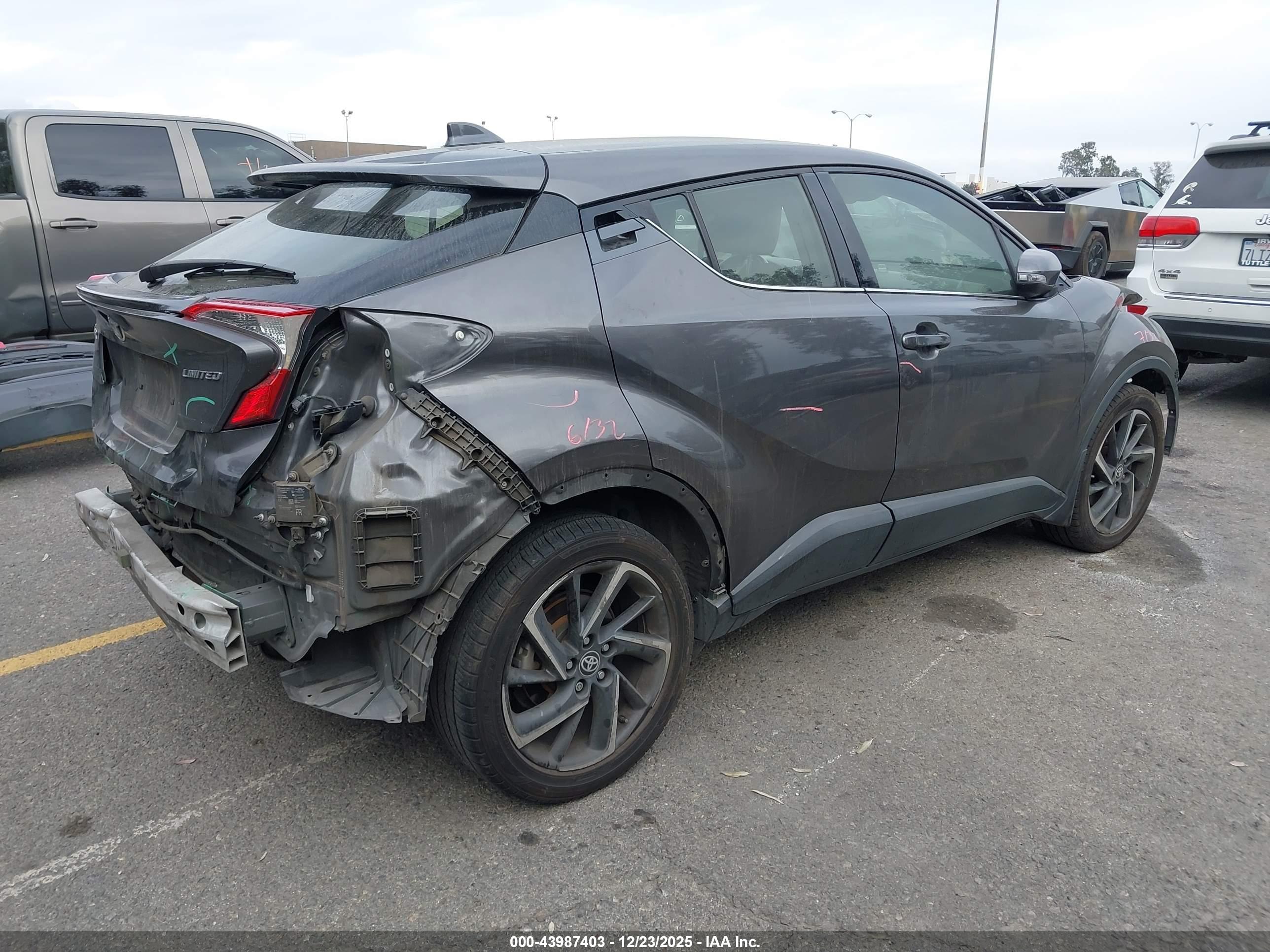 TOYOTA C-HR image 4