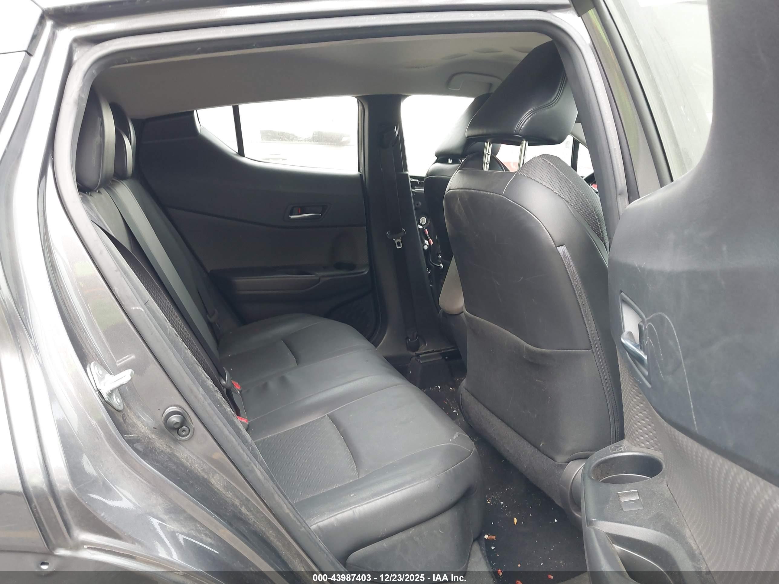 TOYOTA C-HR image 8