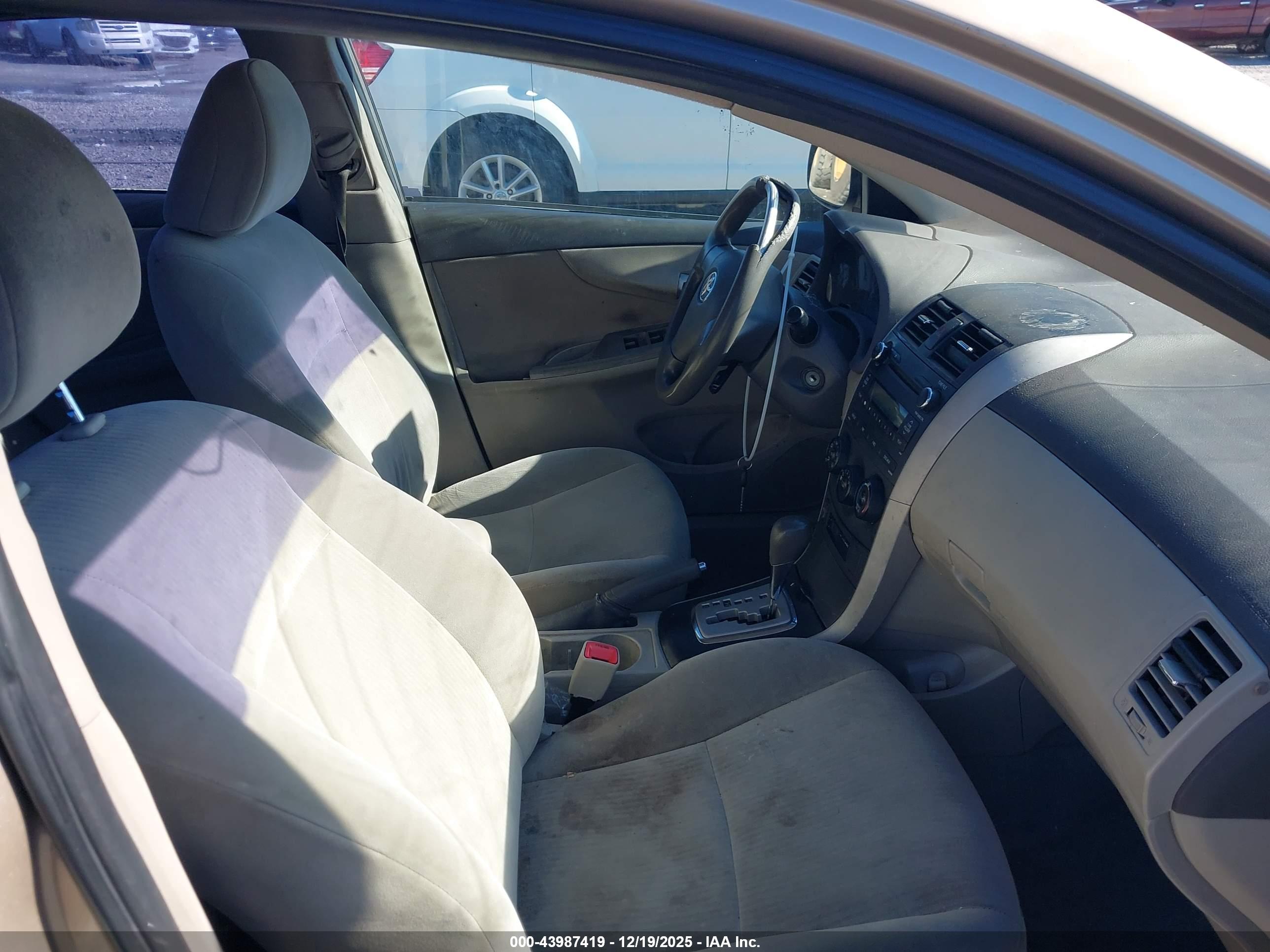TOYOTA COROLLA image 5