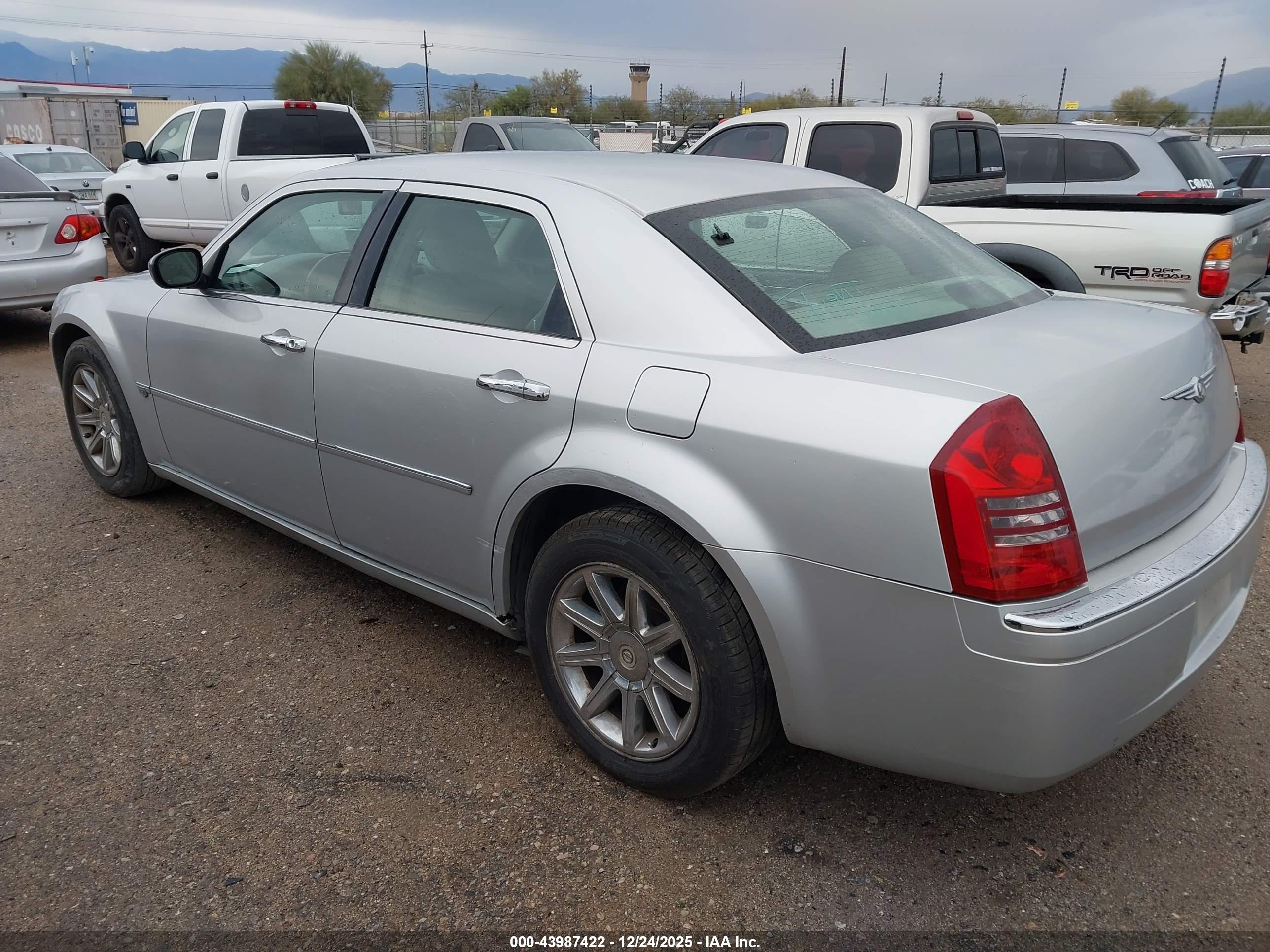CHRYSLER 300C image 3