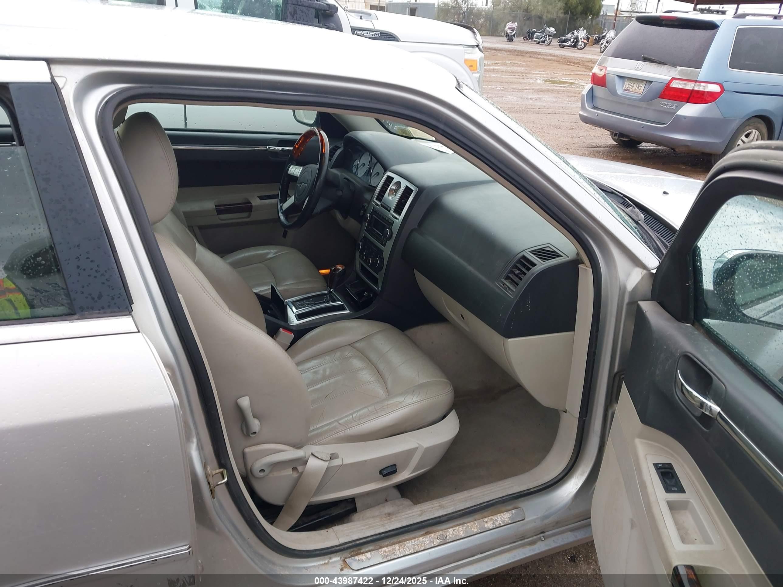 CHRYSLER 300C image 5