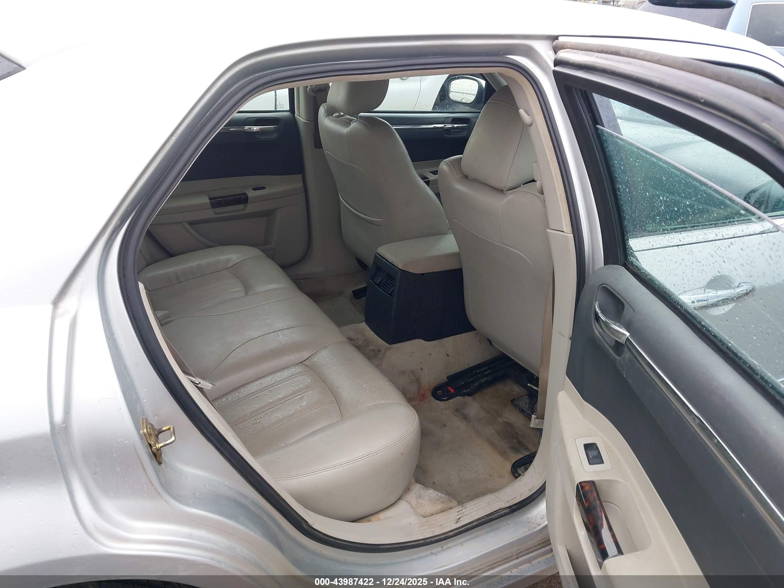 CHRYSLER 300C image 8