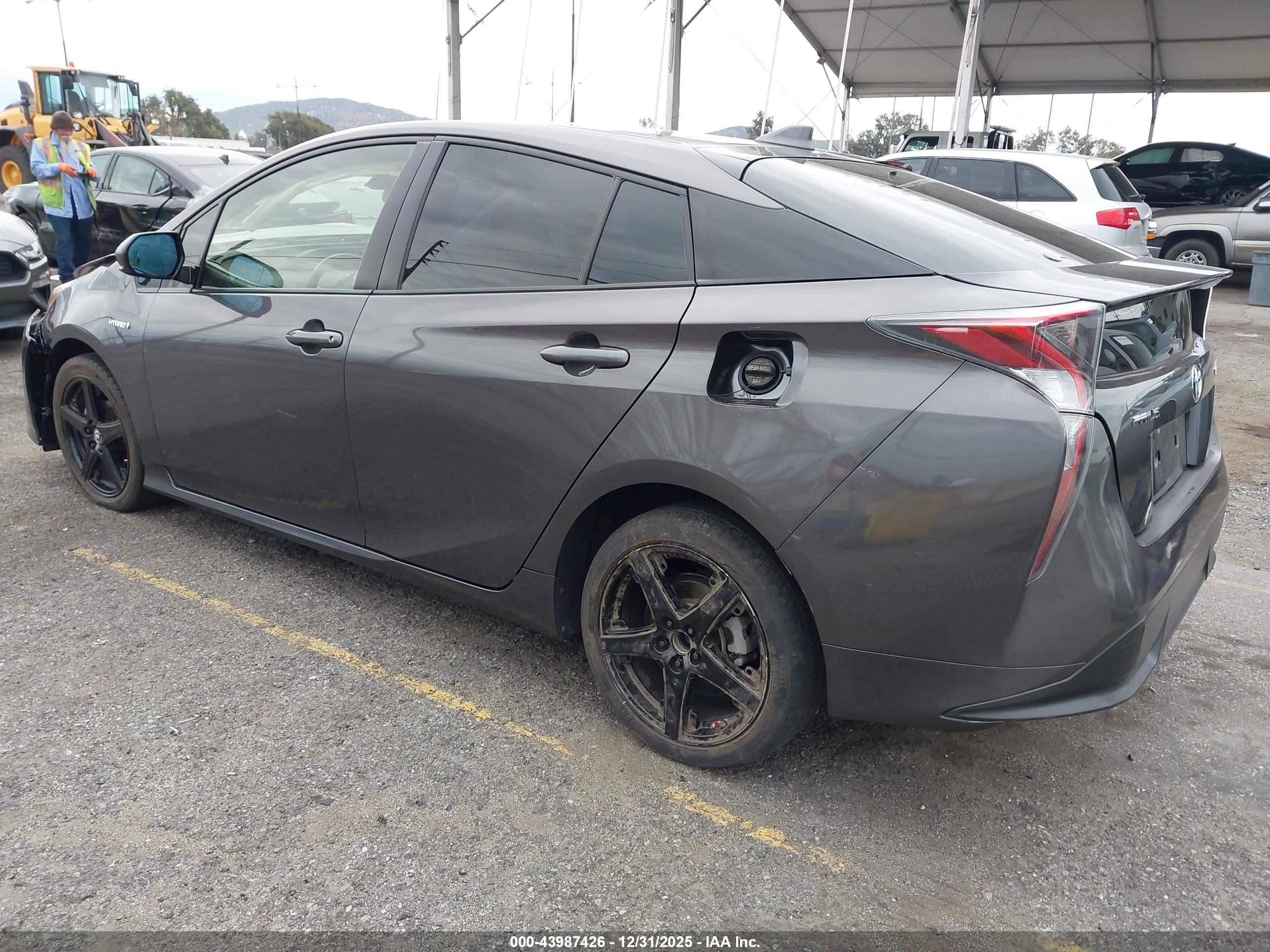 TOYOTA PRIUS image 3