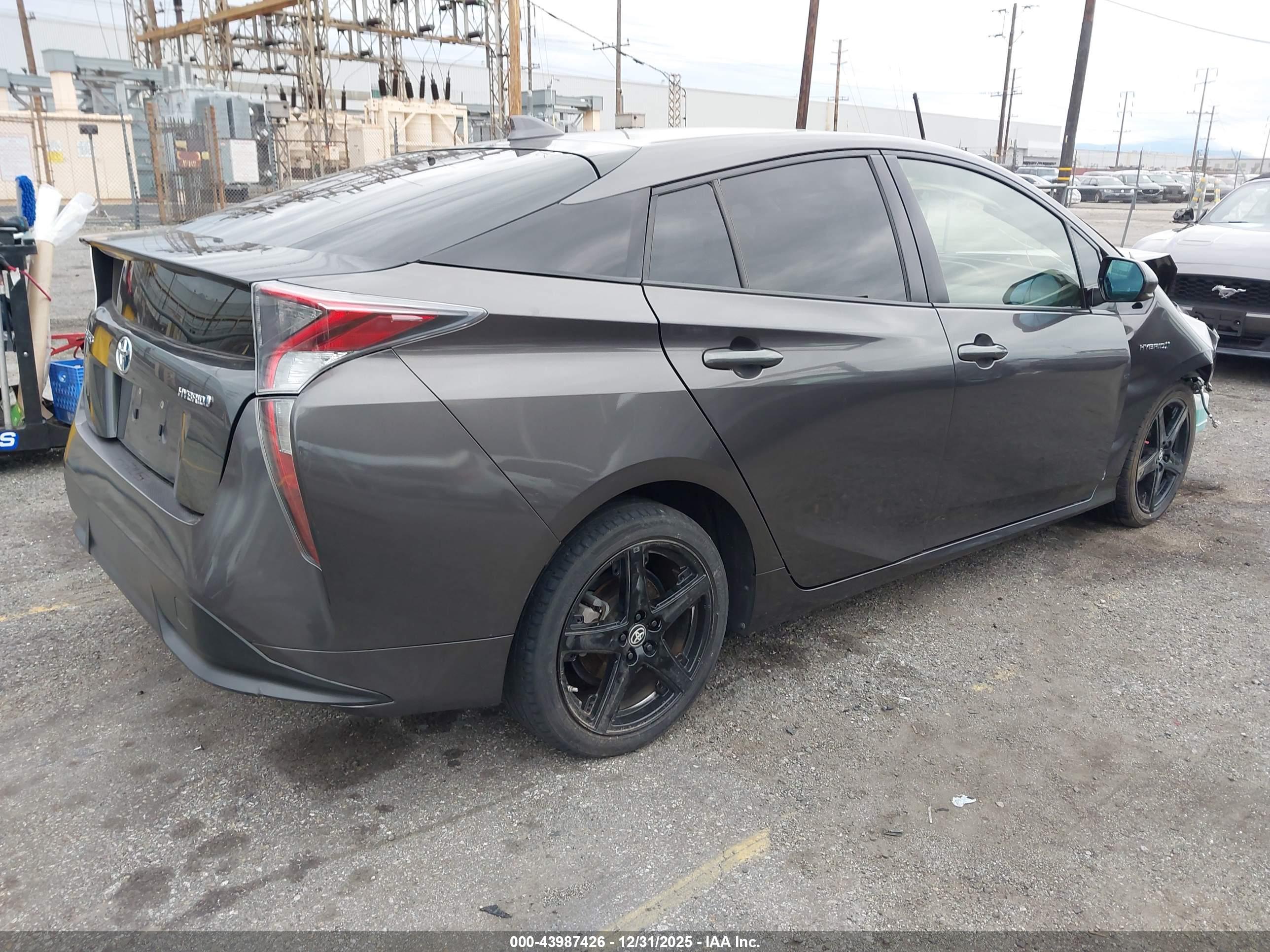 TOYOTA PRIUS image 4