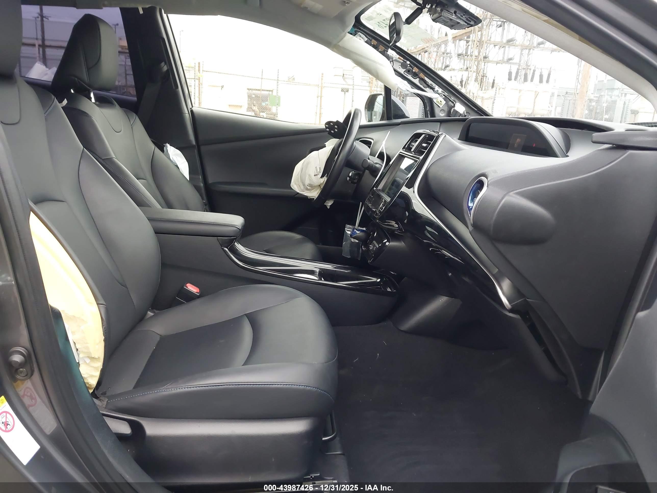 TOYOTA PRIUS image 5