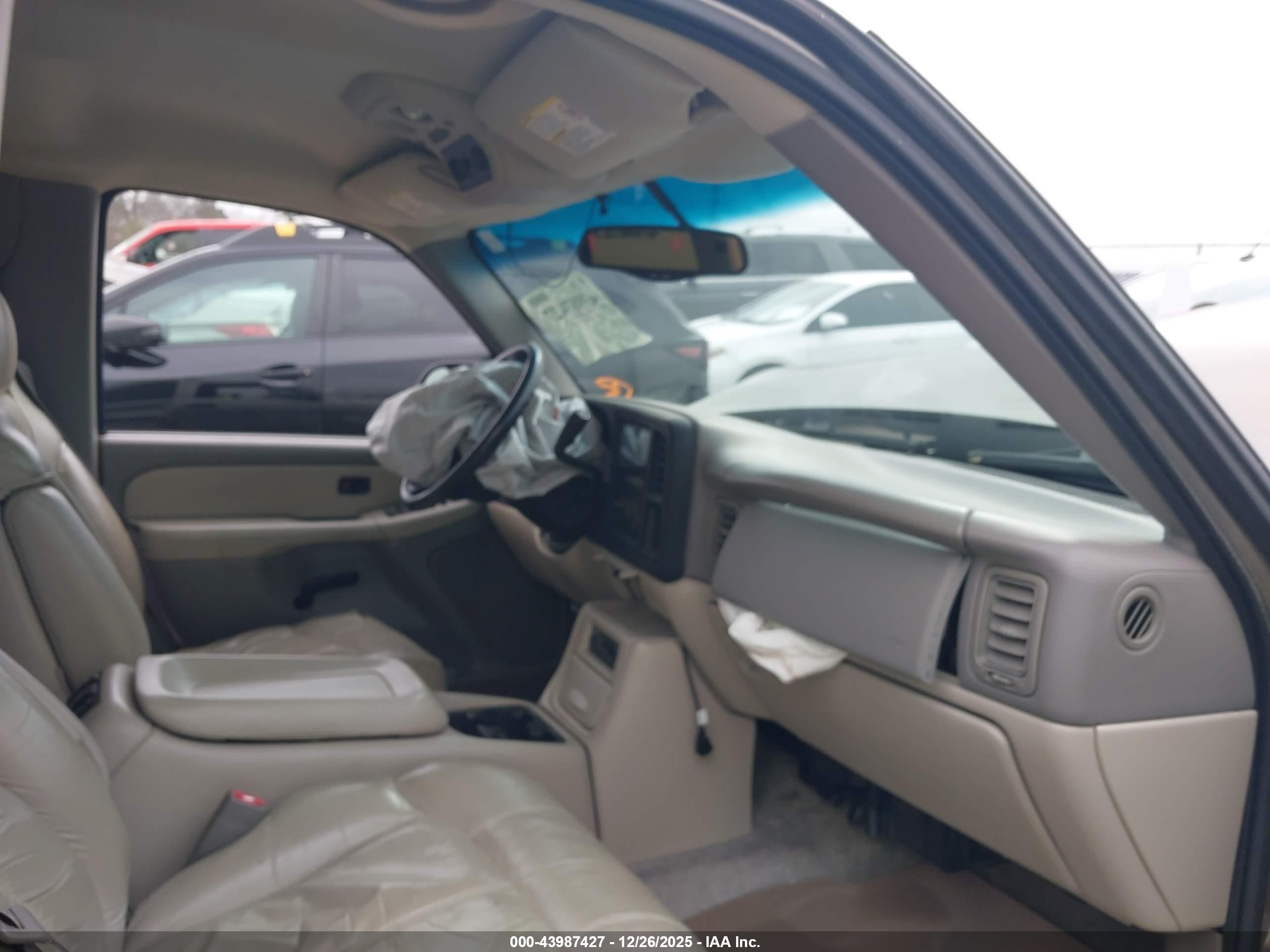 CHEVROLET TAHOE image 5