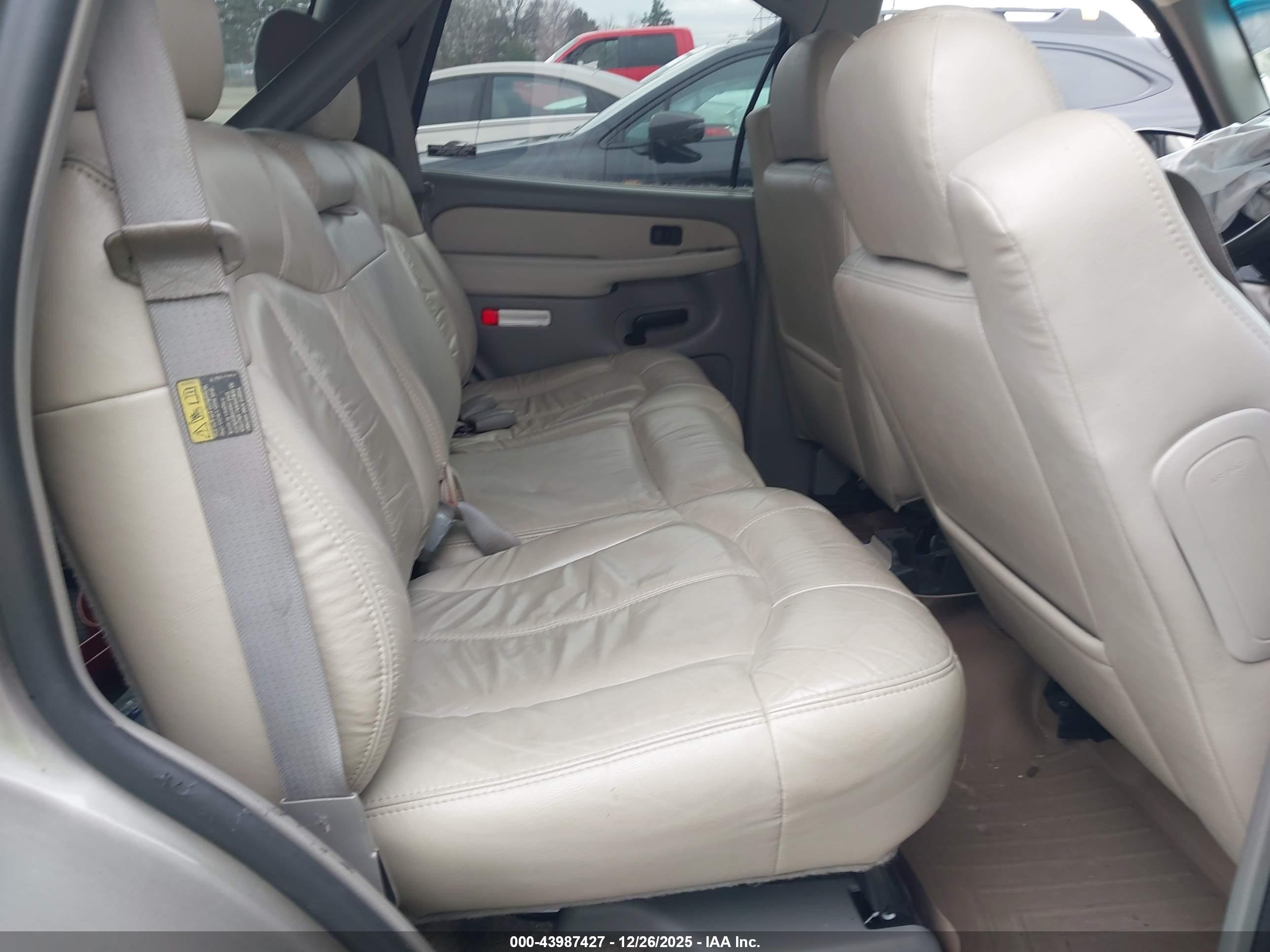 CHEVROLET TAHOE image 8