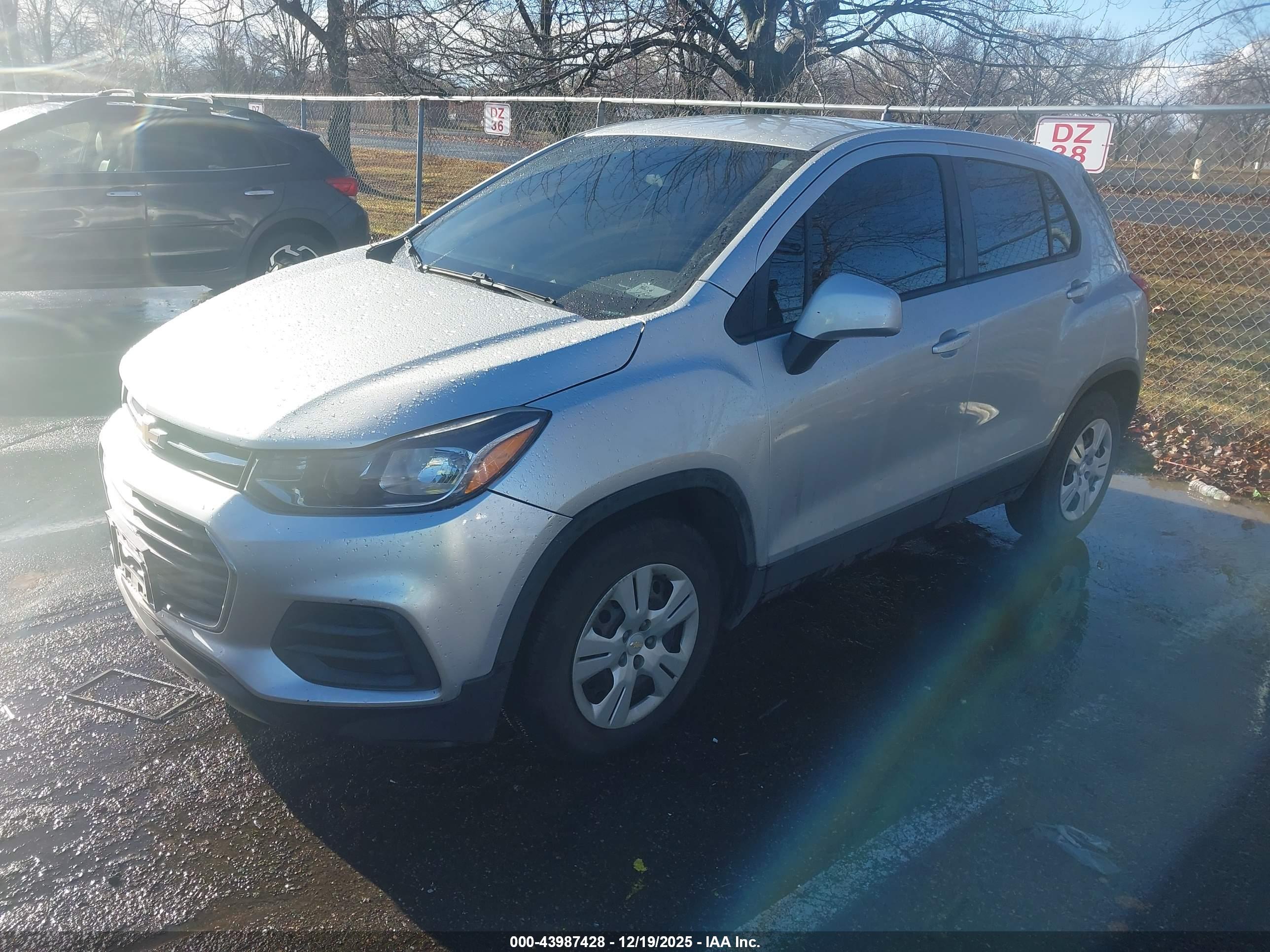 CHEVROLET TRAX image 2