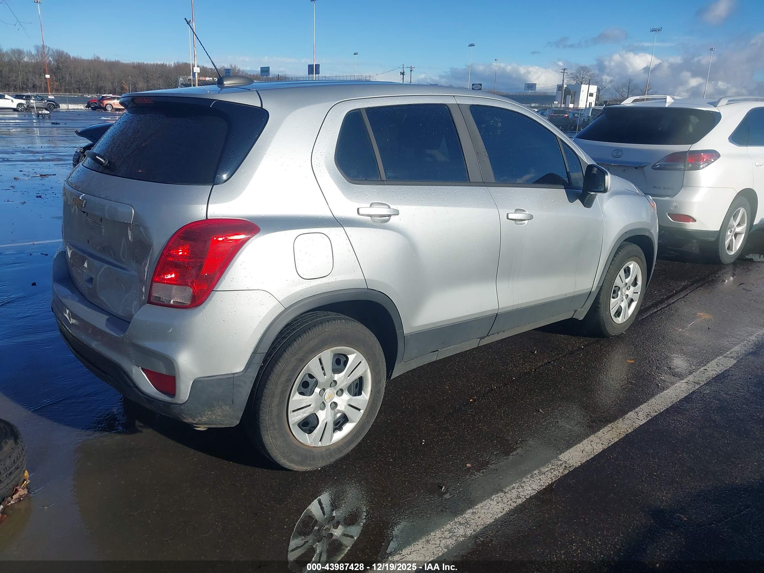 CHEVROLET TRAX image 4