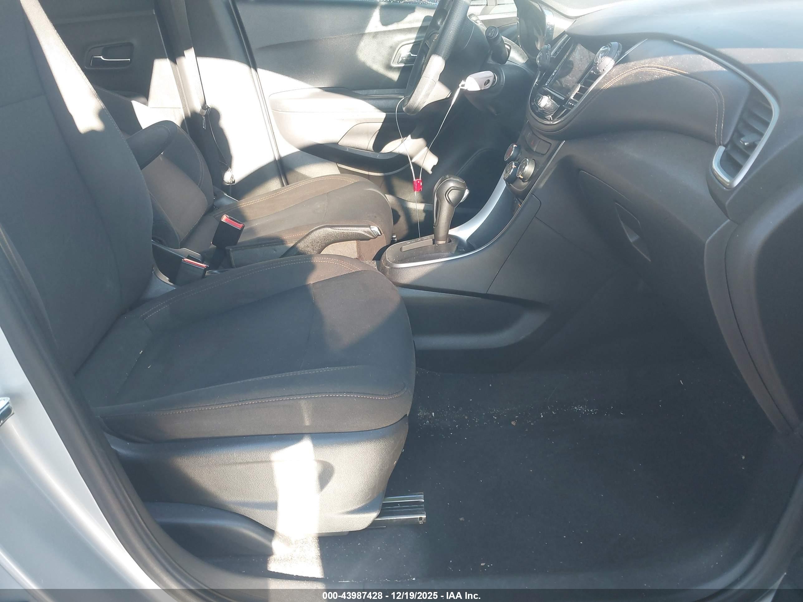 CHEVROLET TRAX image 5