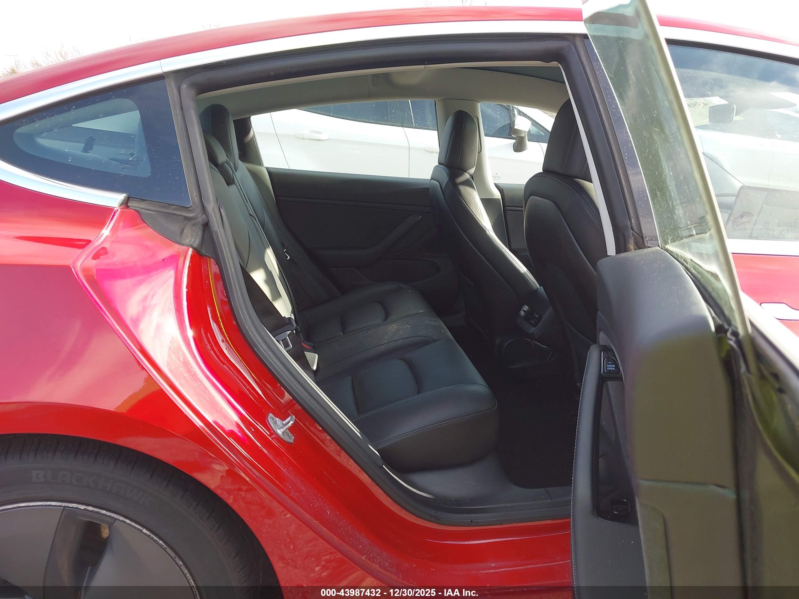 TESLA MODEL image 8