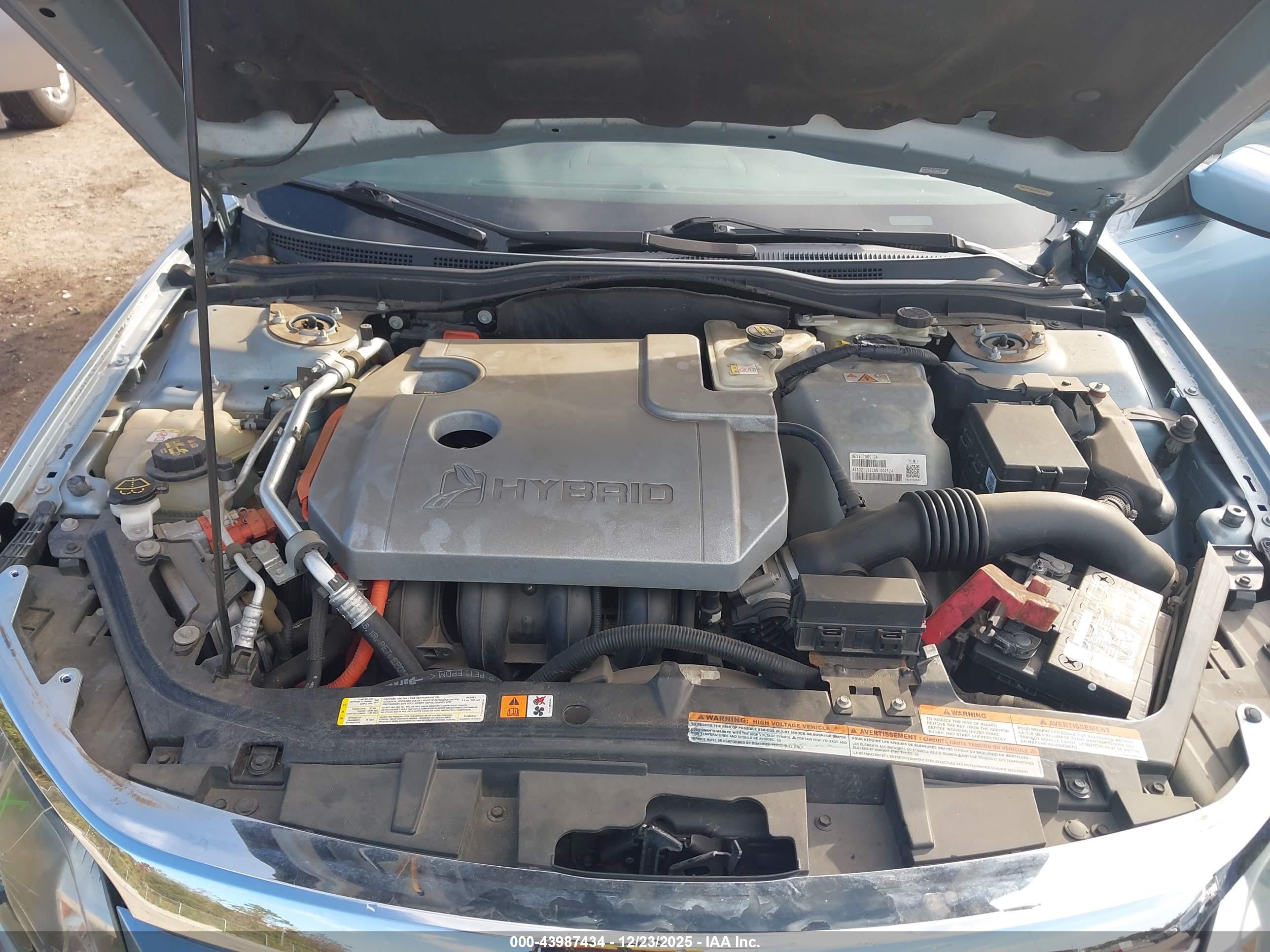 FORD FUSION image 10