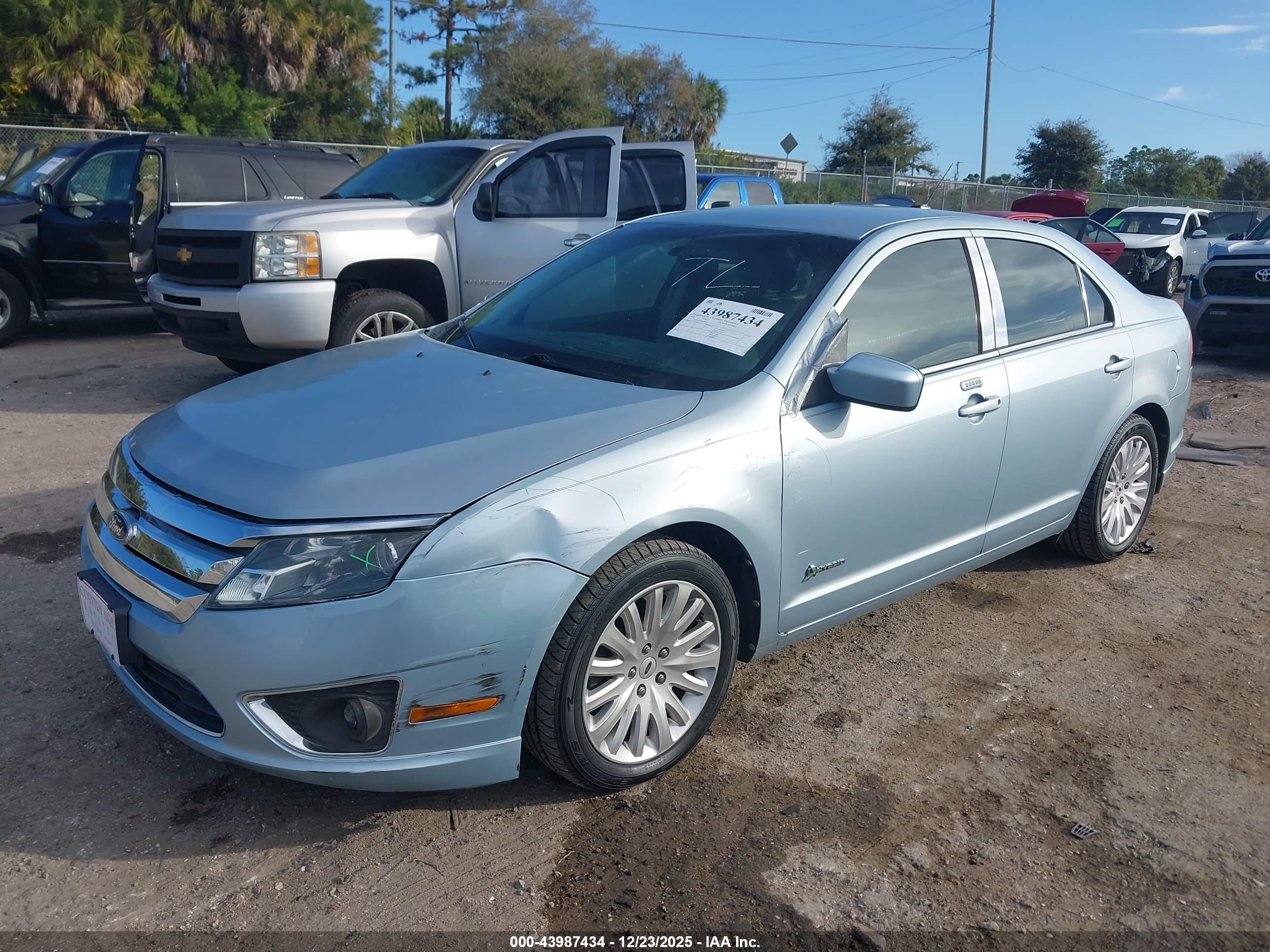 FORD FUSION image 2