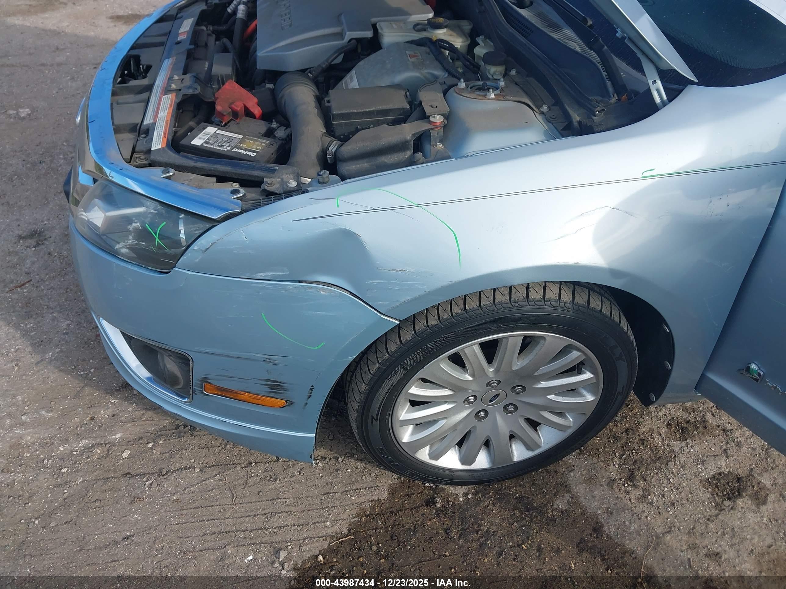 FORD FUSION image 6