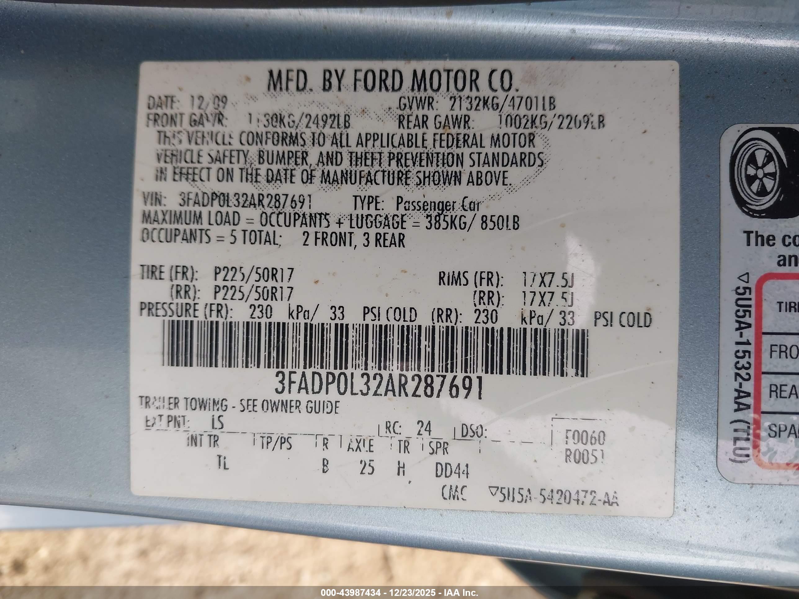 FORD FUSION image 9