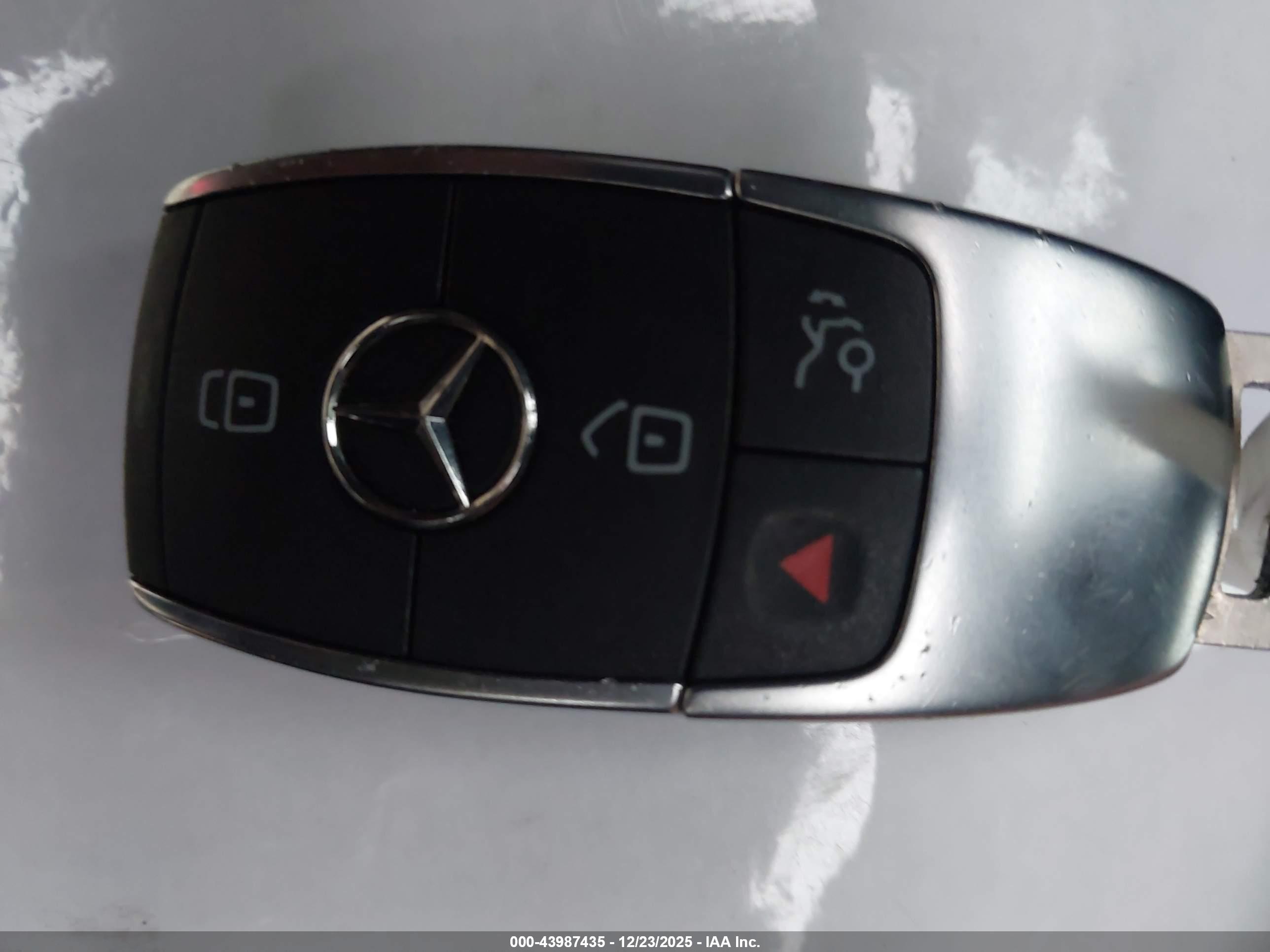 MERCEDES-BENZ CLA image 11
