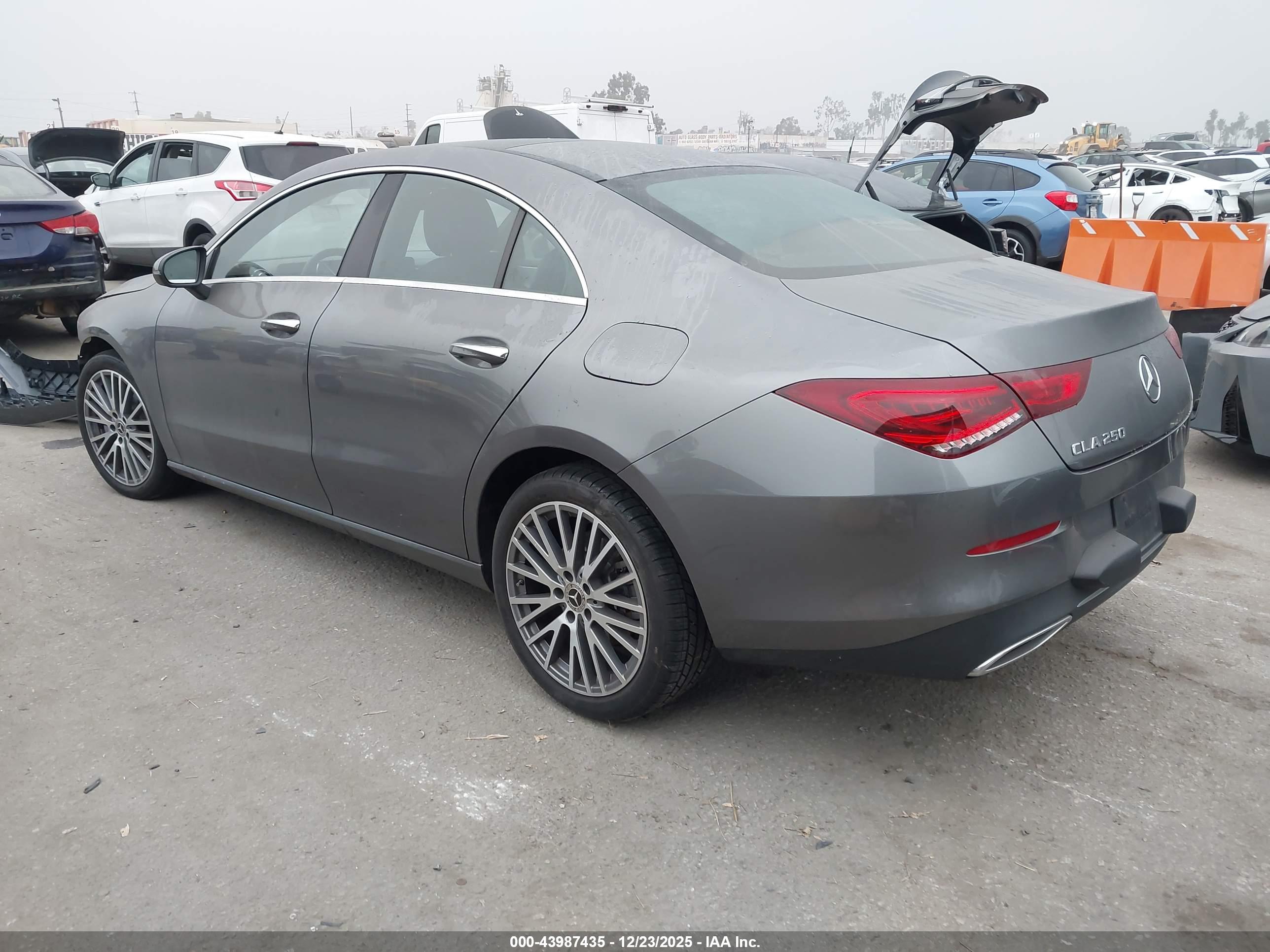 MERCEDES-BENZ CLA image 3