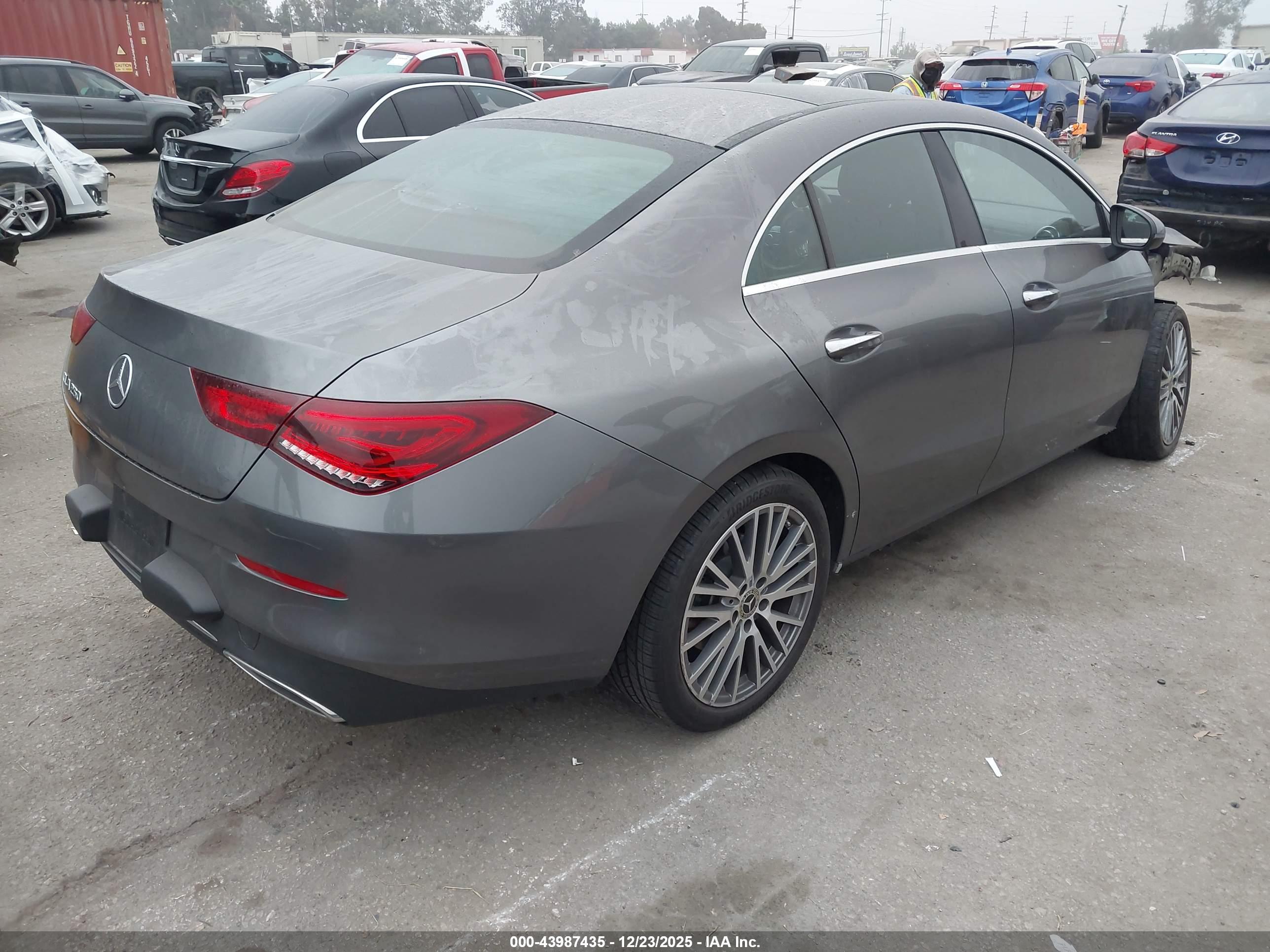 MERCEDES-BENZ CLA image 4