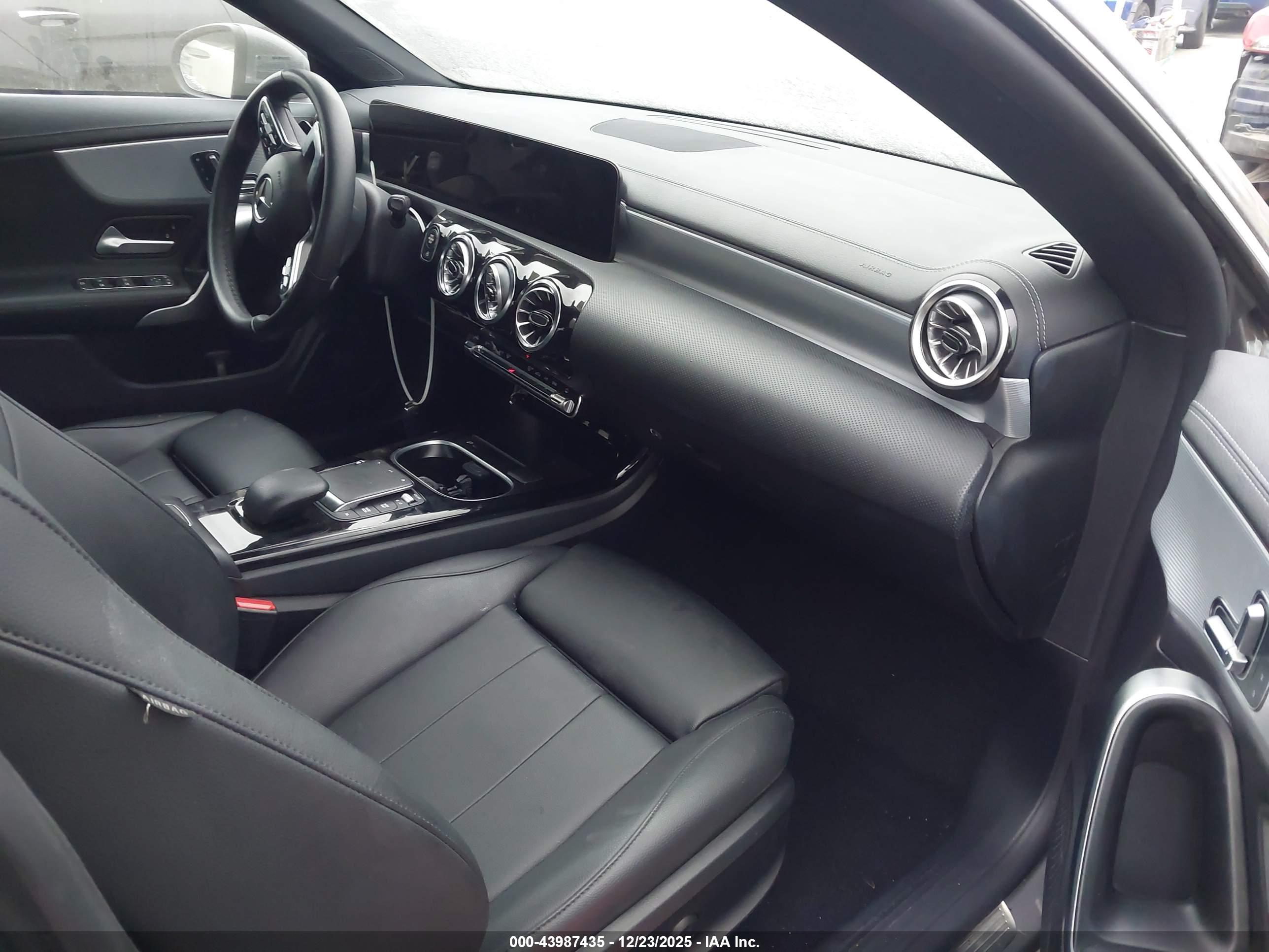 MERCEDES-BENZ CLA image 5