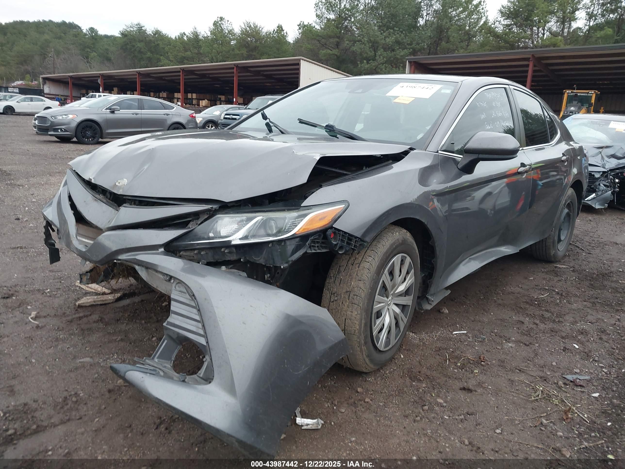 TOYOTA CAMRY image 2