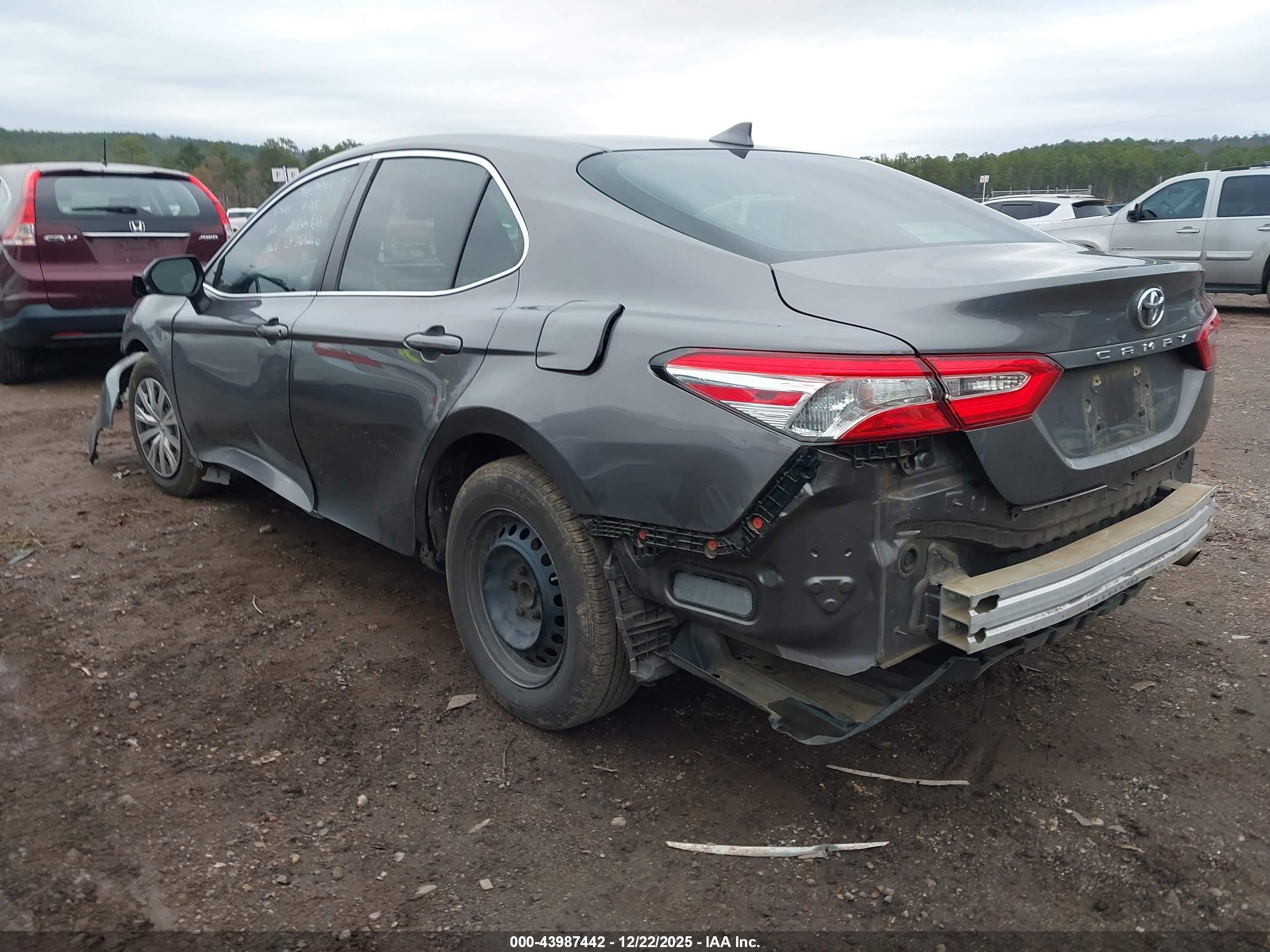 TOYOTA CAMRY image 3