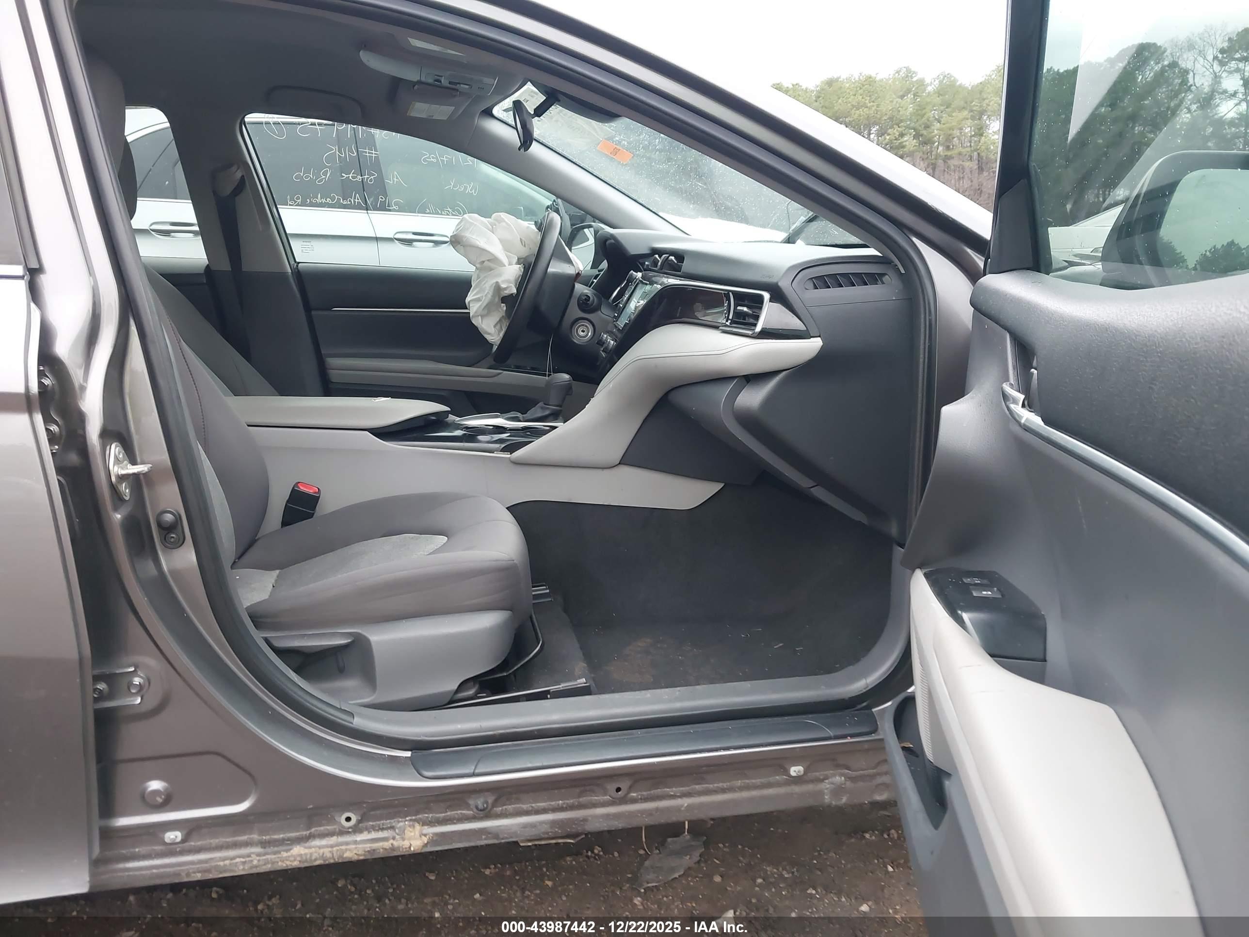 TOYOTA CAMRY image 5