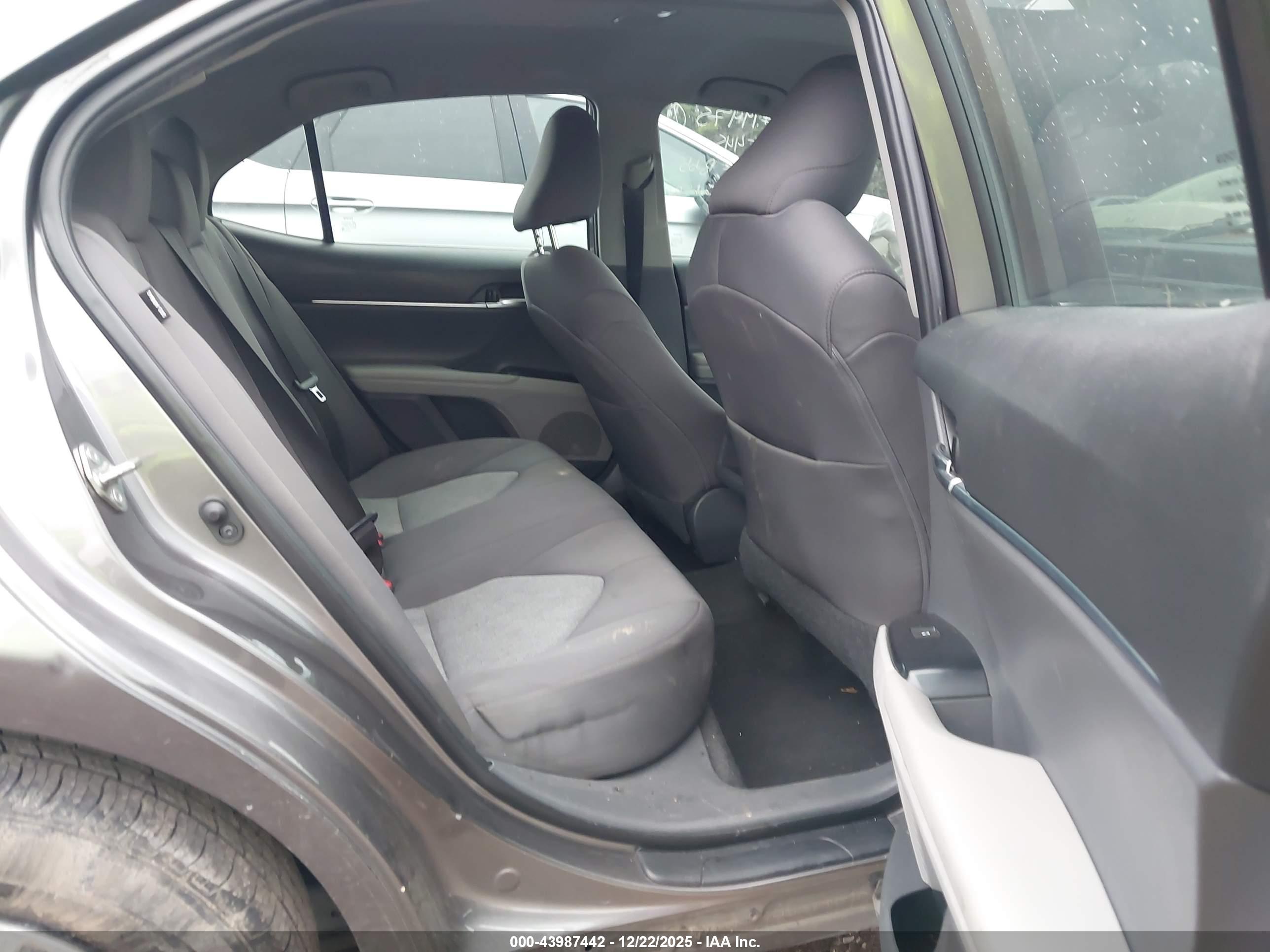 TOYOTA CAMRY image 8