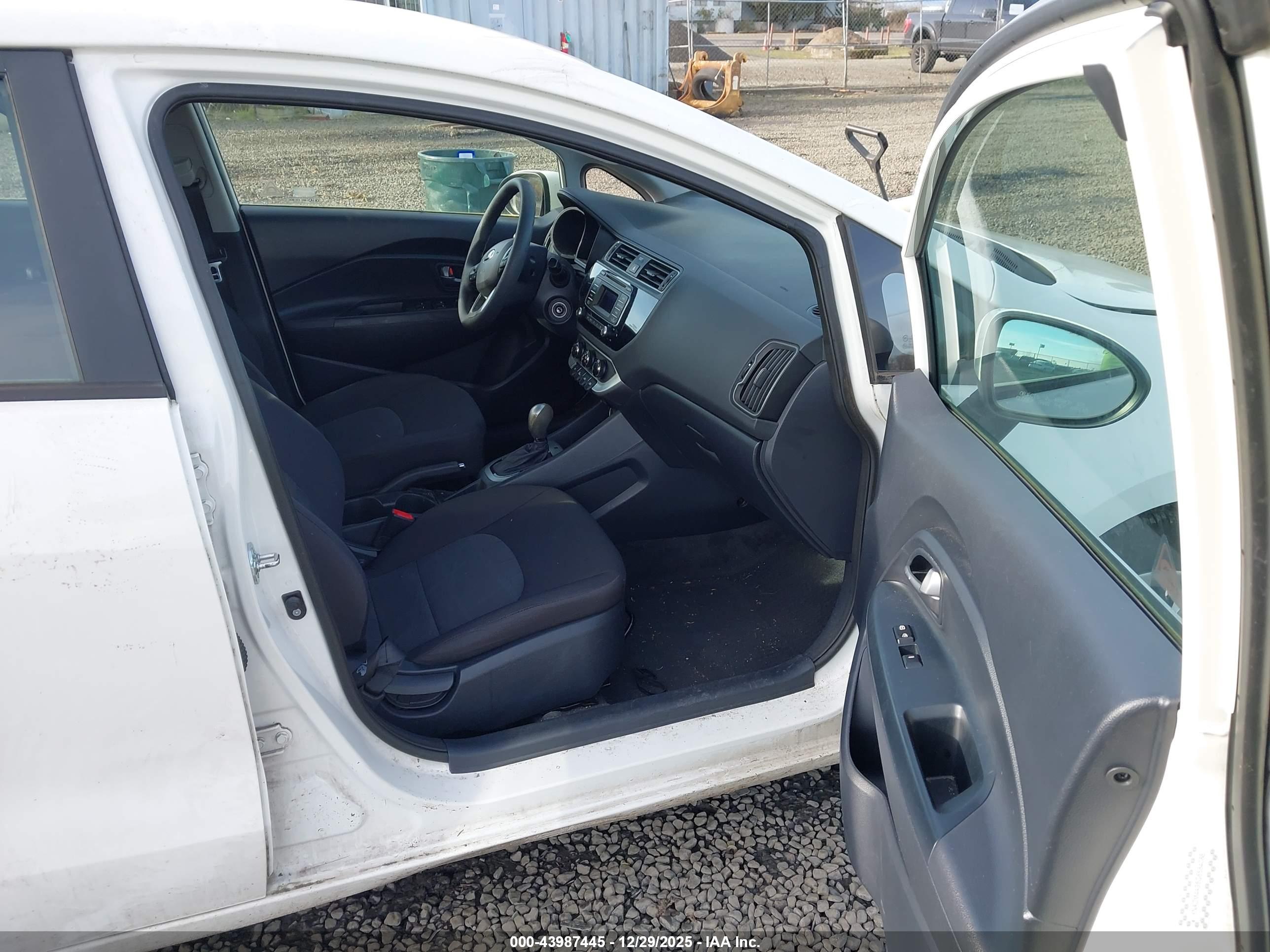 KIA RIO image 5