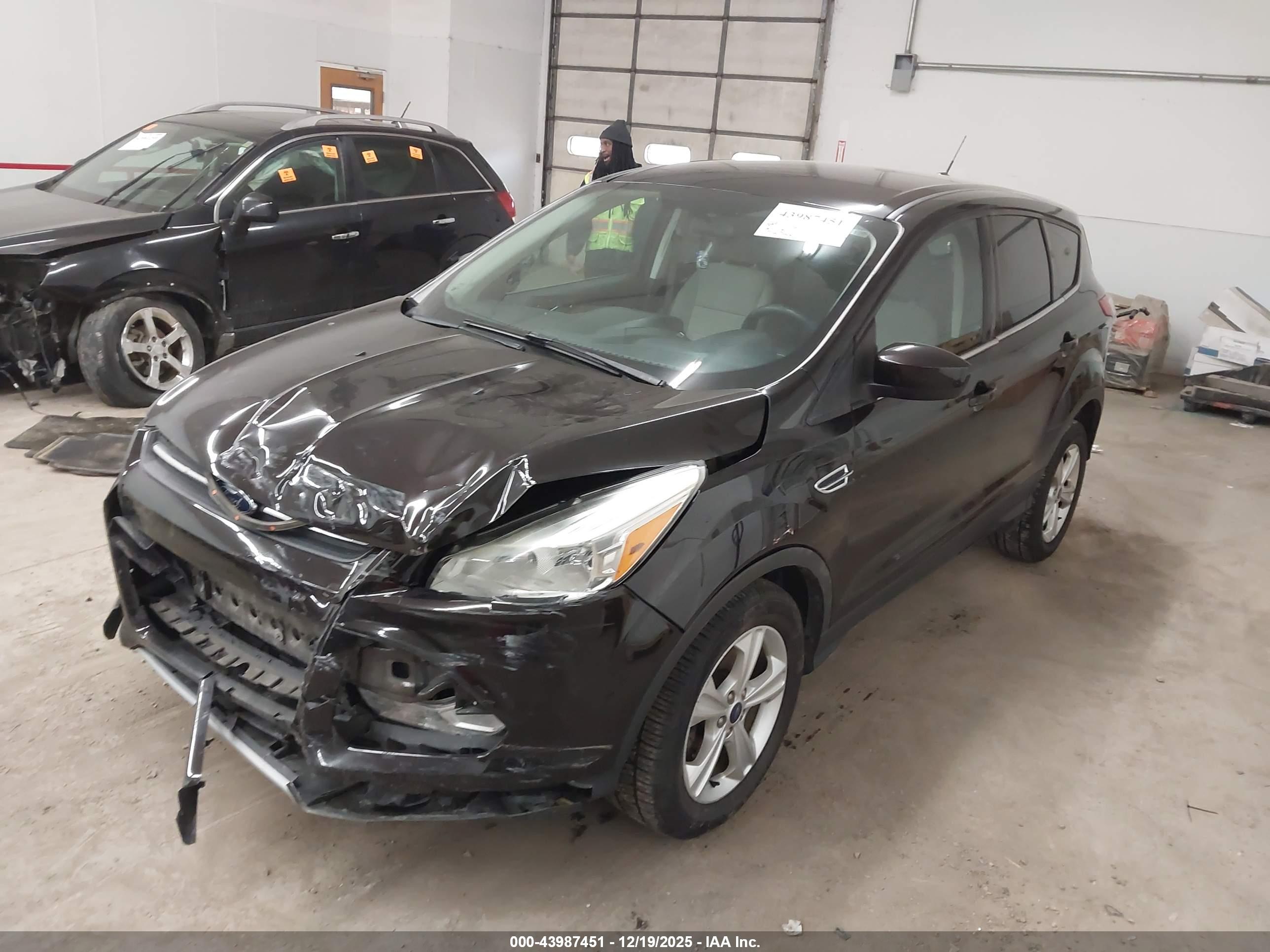 FORD ESCAPE image 2