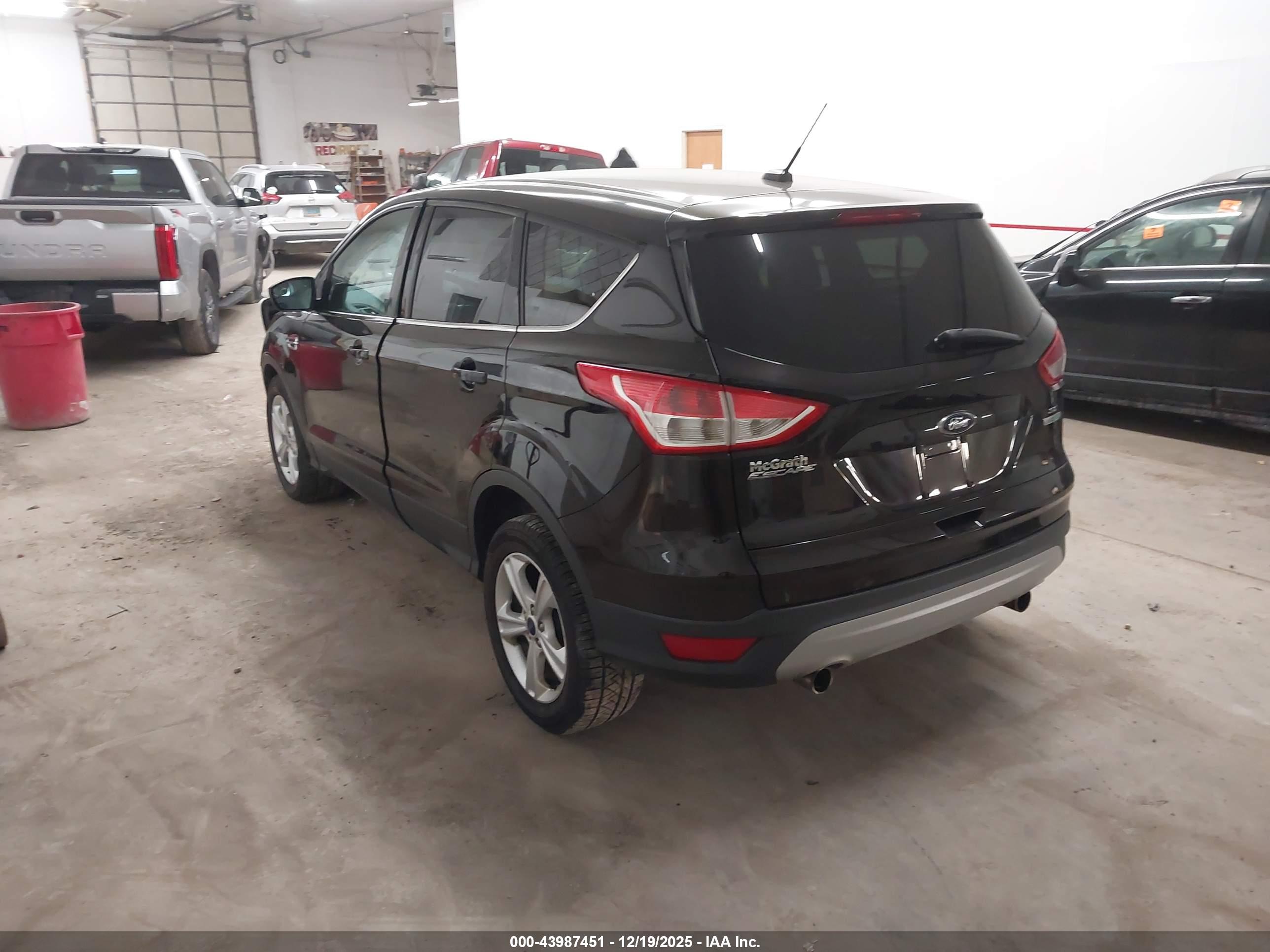 FORD ESCAPE image 3