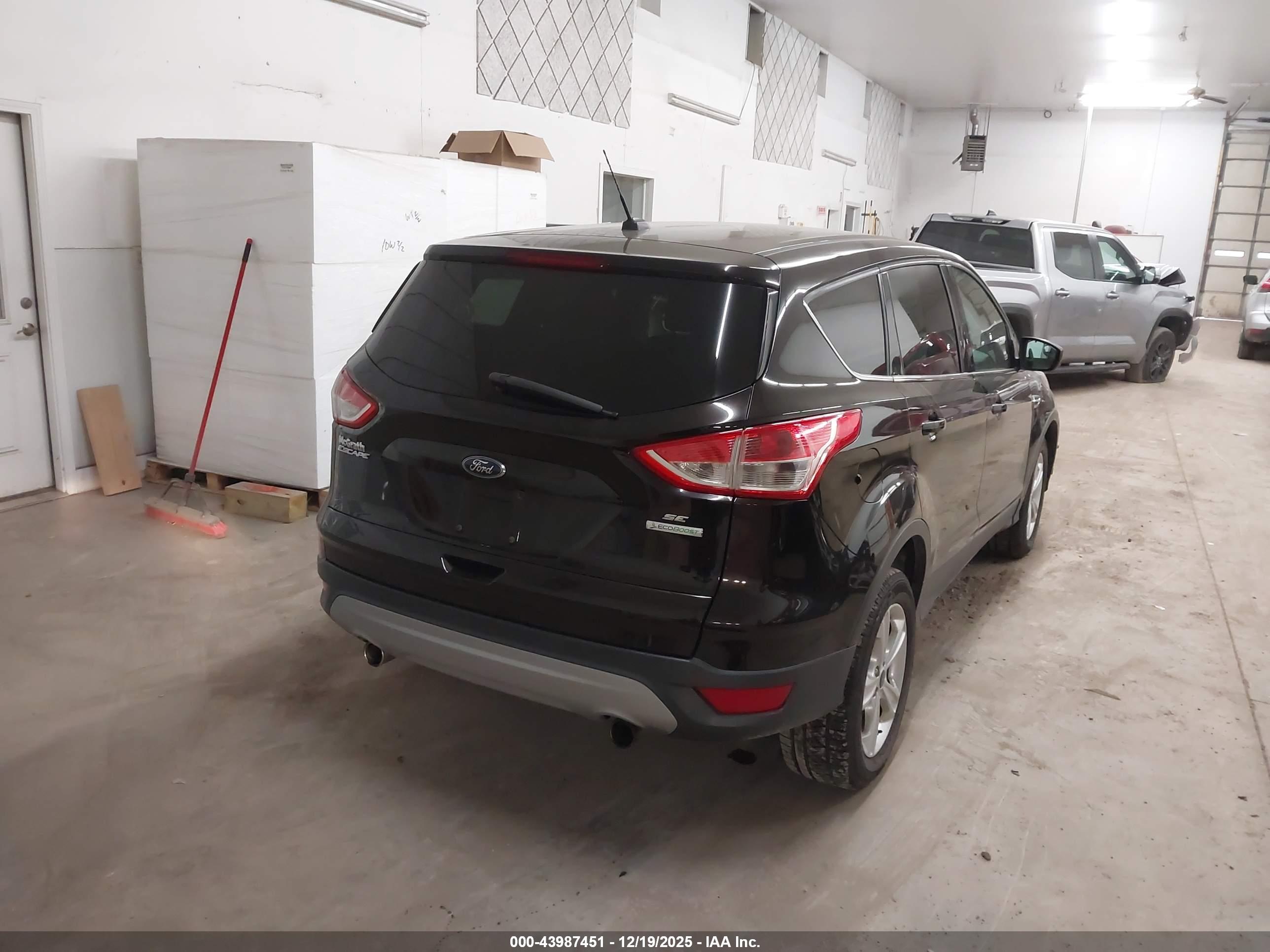 FORD ESCAPE image 4